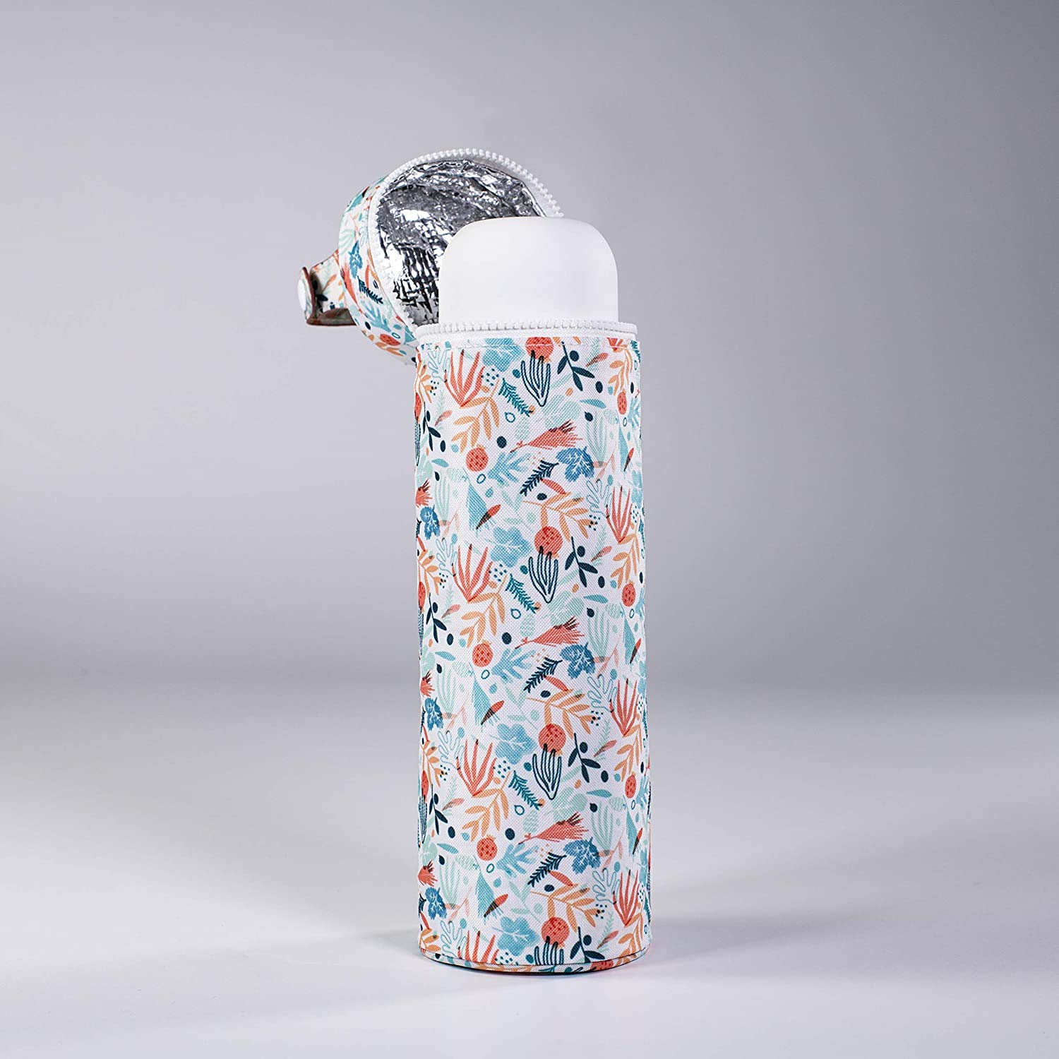Miniland Thermibag 350 ml. Custodia isotermica con manico per appenderla e trasportarla facilmente. Ideale per biberon o termos. Collezione Mediterranean.