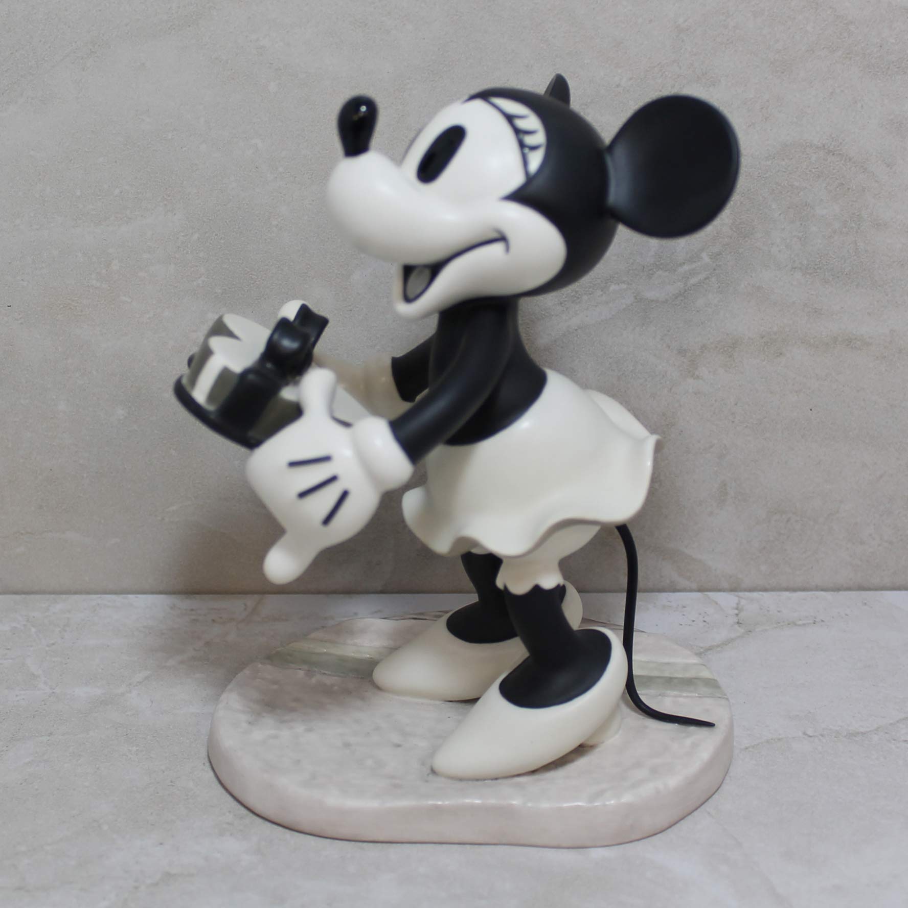 Amazon.com: Disney Classics Figurine: Puppy Love Minnie, Model