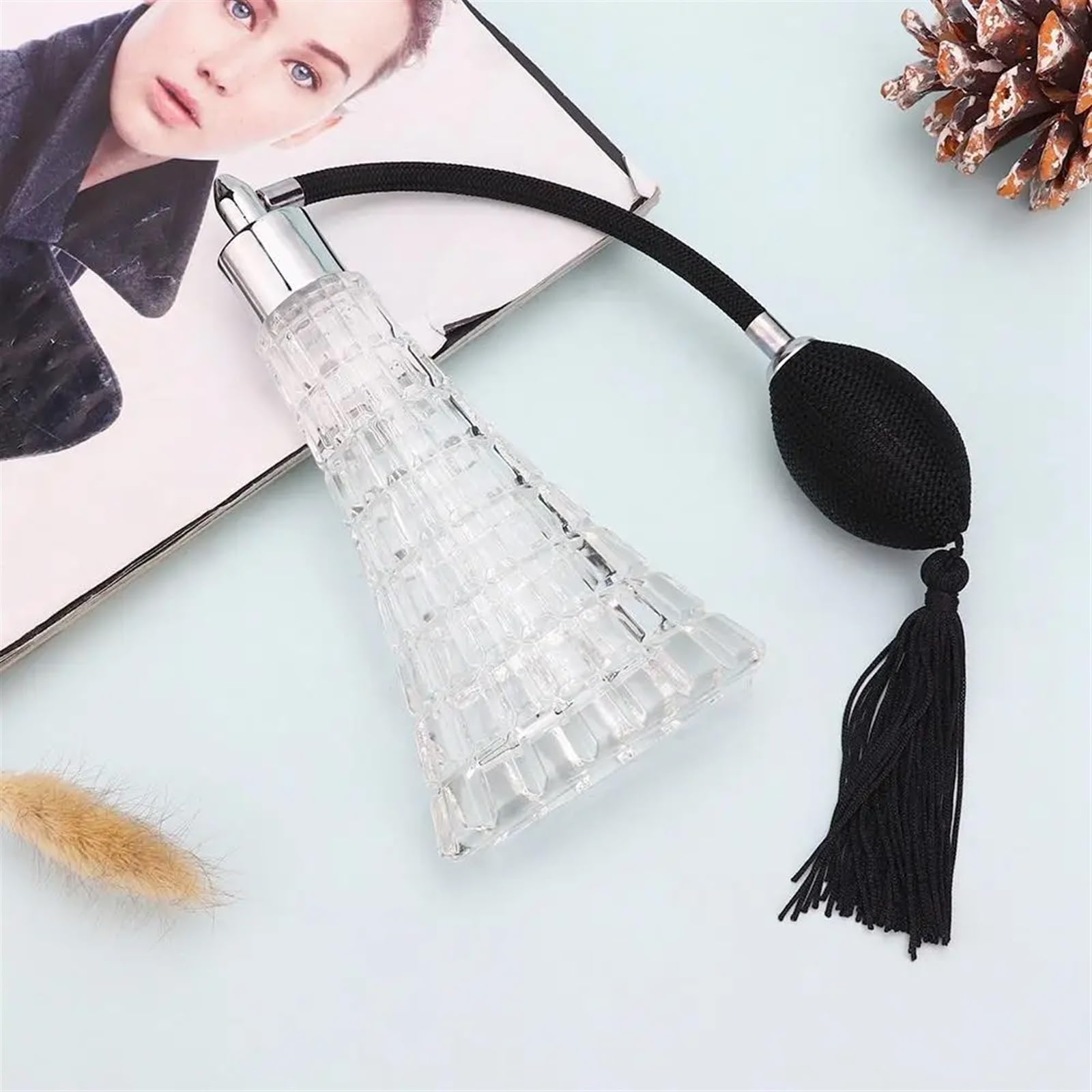 Butelka z rozpylaczem perfum do wielokrotnego nape 75 ml Vintage Crystal z antycznym czarnym atomizerem i chwostem - pomysł na prezent z możliwością ponownego napełnienia