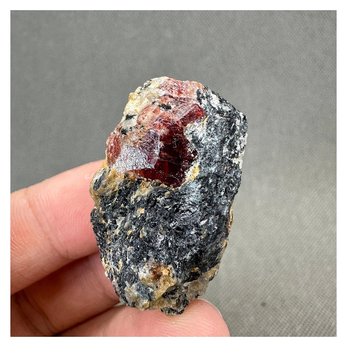 Spécimens de Cristaux de Zircon Naturel : le cadeau idéal de 22g pour les passionnés de géologie