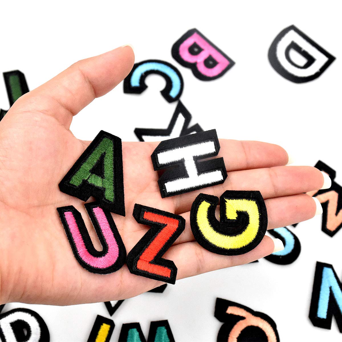 52-teiliges Set Buchstaben-Aufnäher A-Z – Bunt, Gestickt, Zum Aufbügeln, Je 4x3 Cm
