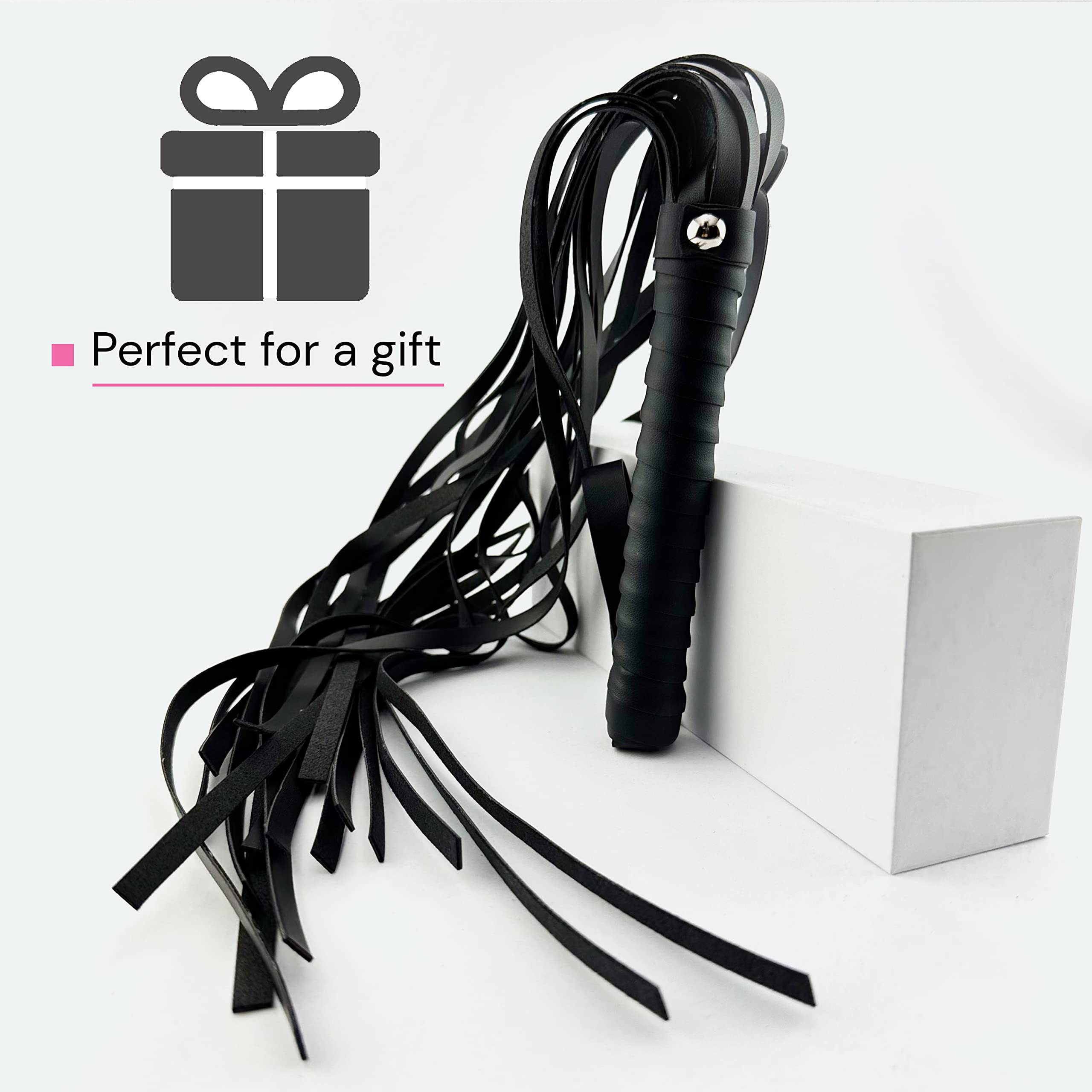 Fouet BDSM 81cm en Cuir Artificiel Noir – Martinet Érotique avec Poignée Confortable 16cm – Cravache Sexy SM pour Couple – Accessoire Jouet Sexuel pour Domination et Jeux Érotiques Adulte FOPS B21