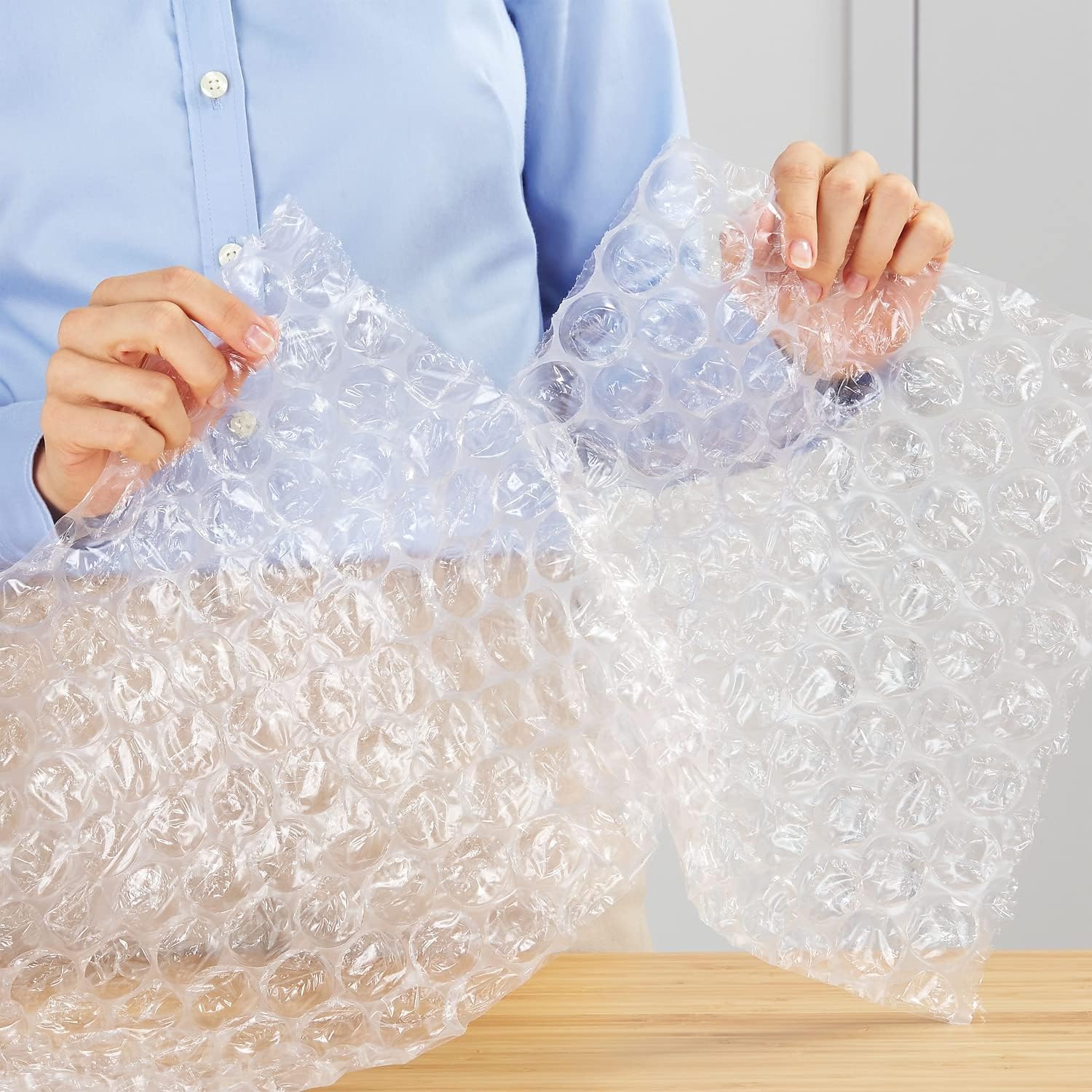 Staples Bubble Cushioning Roll, 1/2” Large Bubble, 12” x 30’, Protective Packing Wrap for Moving & Storage