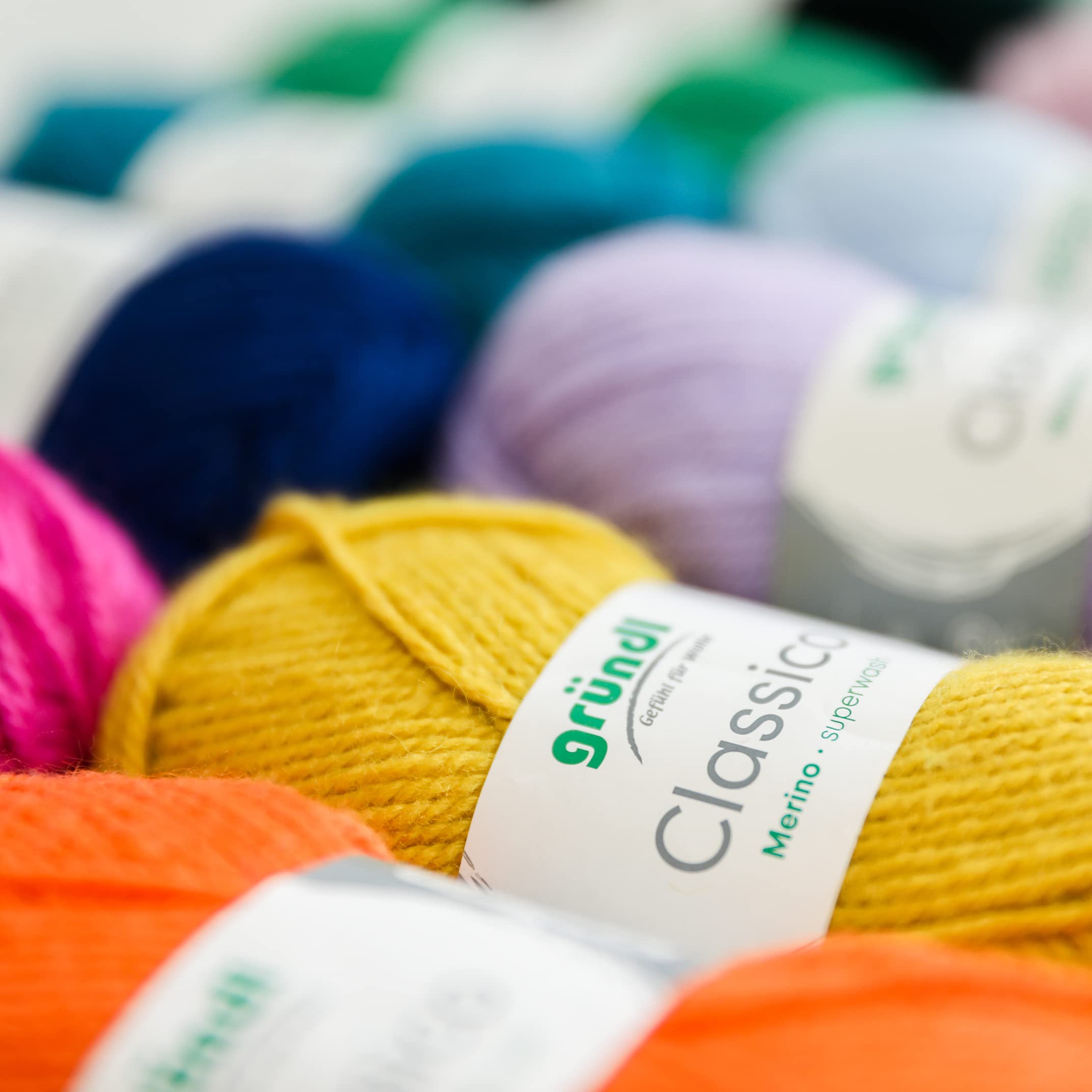 Lana Gründl Classico (filato per maglia/uncinetto certificato OEKO-TEX® in 50% pura lana vergine (merino superwash) e 50% poliacrilico, 50 g/120 m, ferri: 3,5-4,5, 10 gomitoli da 50 g), Rosa