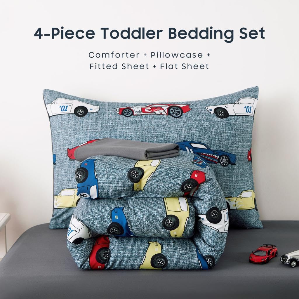 Wake In Cloud - Juego de ropa de cama para niños pequeños, juego de cama suave de 4 piezas para cuna que incluye edredón, sábana bajera, sábana encimera y funda de almohada, coches de carreras