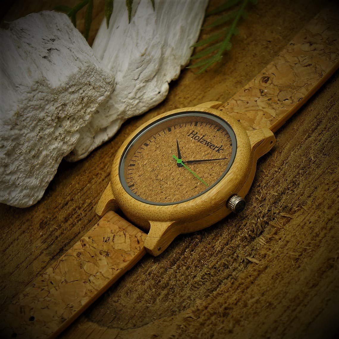 Holzwerk Germany Handgefertigte Unisex Holz-Uhr - Klassische Quarz-Uhr für Damen und Herren mit Kork-Armband und Ziffernblatt - Öko-Natur-Vegan