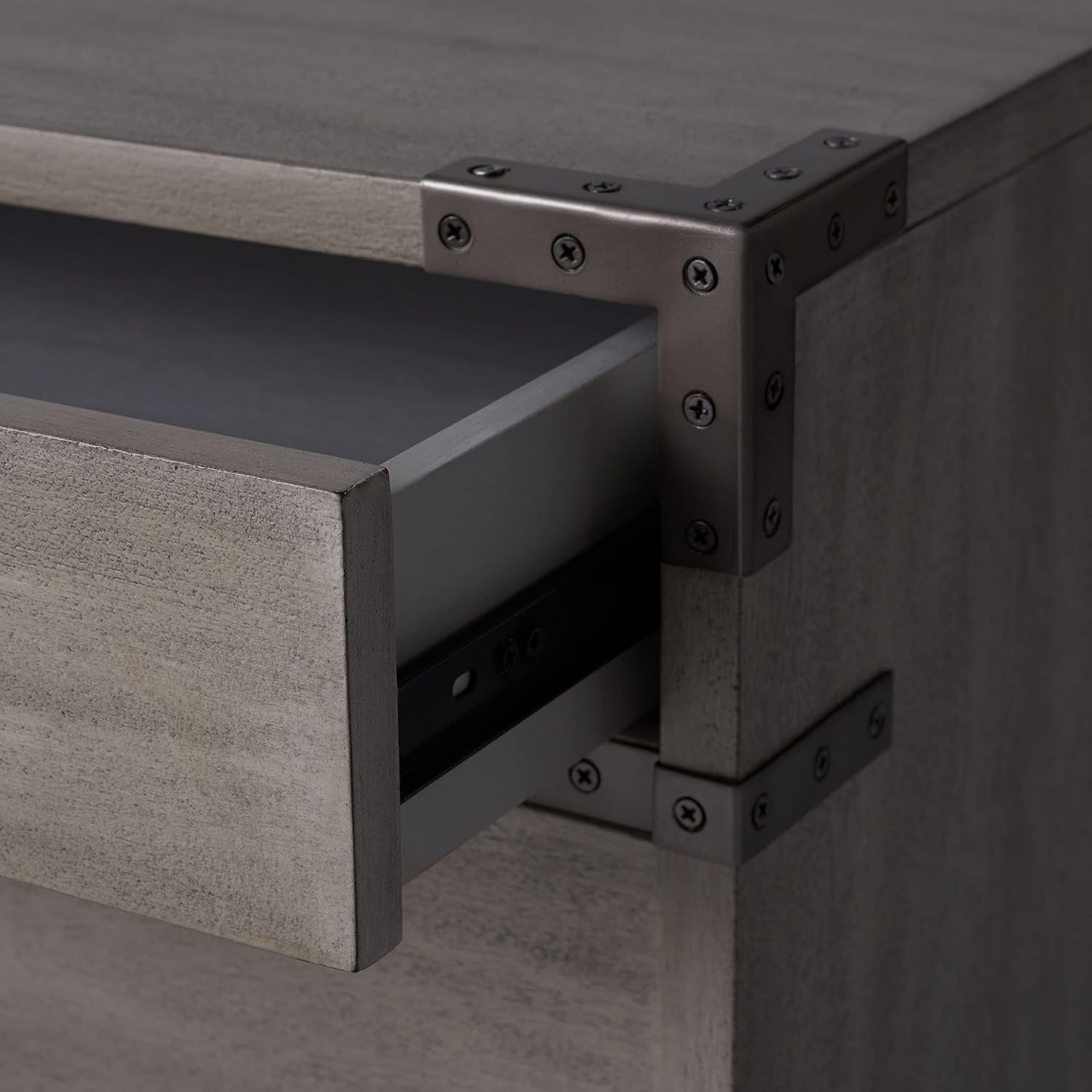SAFAVIEH Couture Home Collection Nisha Light Grey 3-Drawer Wood Nightstand Table (Fully Assembled)