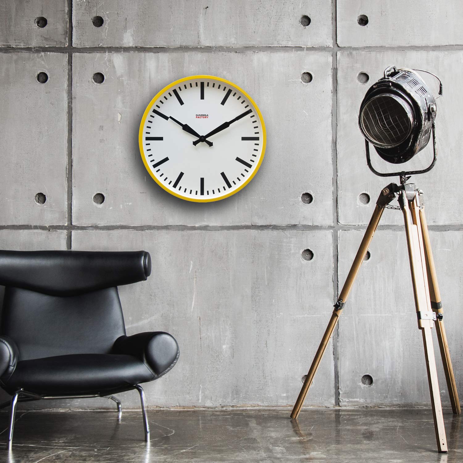 Cloudnola - Reloj de Metal, Estilo Industrial, Reloj de Pared con diseño contemporáneo, Movimiento de Cuarzo silencioso, Amarillo y Negro sin números