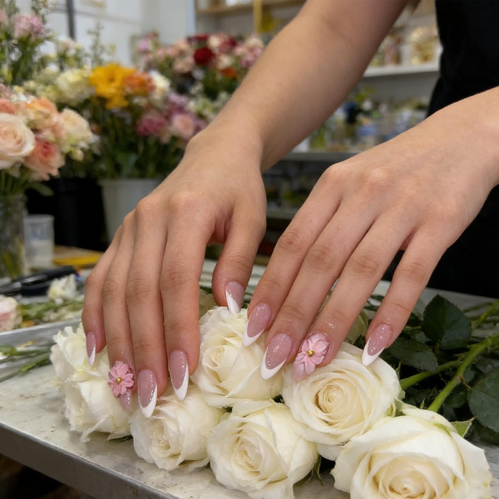 Press on Nails, 24 Uds. Uñas Falsas con Flores 3D de Color Rosa y Punta French, Uñas Artificiales Reutilizables con Brillo, Kit de Uñas para Mujeres — view 5