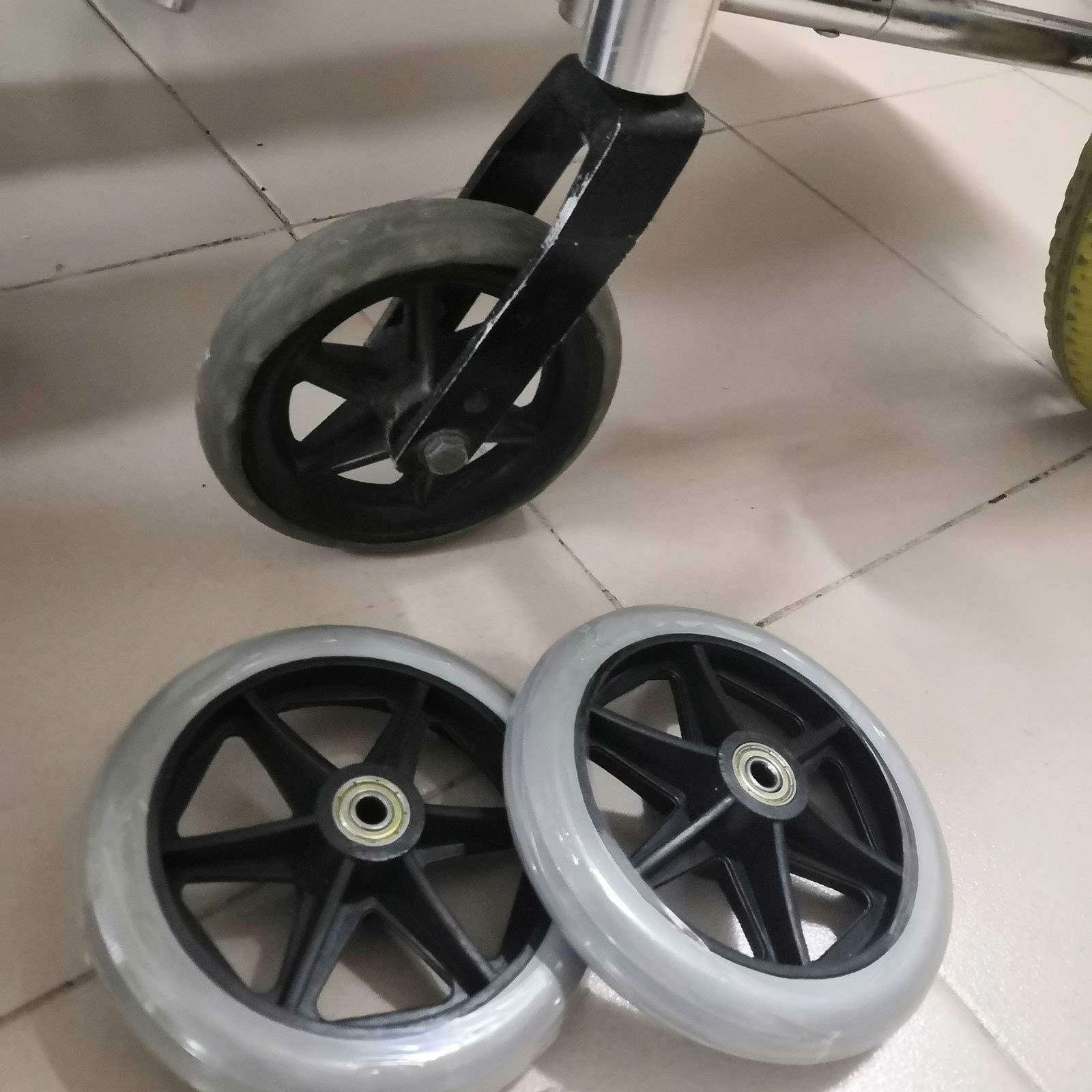 Liang Sedie A Rotelle Ruote Anteriori Ruota Non Gonfiabile,per Carrozzine Passeggino Carrozzina Veicolo Medico,Ruota di Sicurezza Universale Anteriore/Posteriore di Sicurezza Grigio 1 Paio