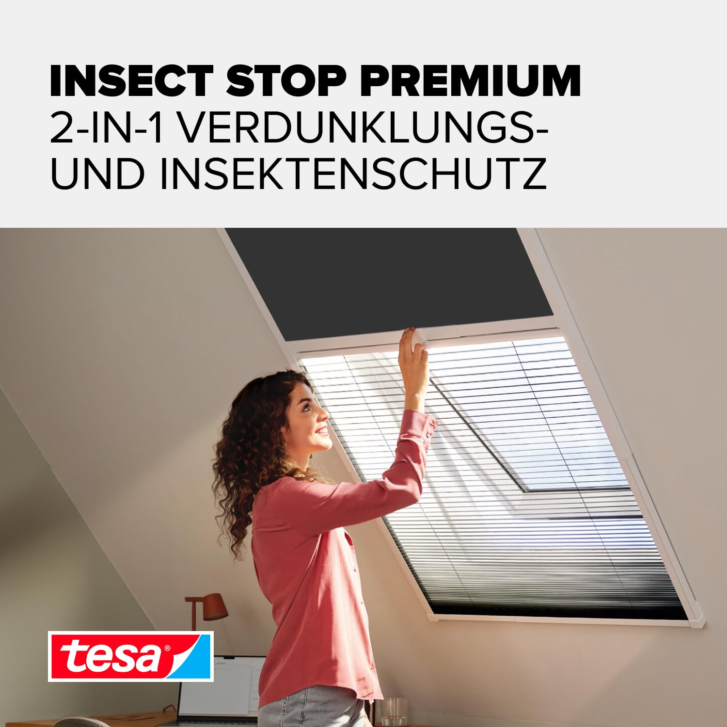 tesa Insect Stop 2-in-1 Verdunklungs- und Insektenschutzplissee Premium für Dachfenster - anpassbar, Montage ohne Bohren und Sägen - max. 1,16 m x 1,64 m - Profile in Weiß - Plissees in Anthrazit