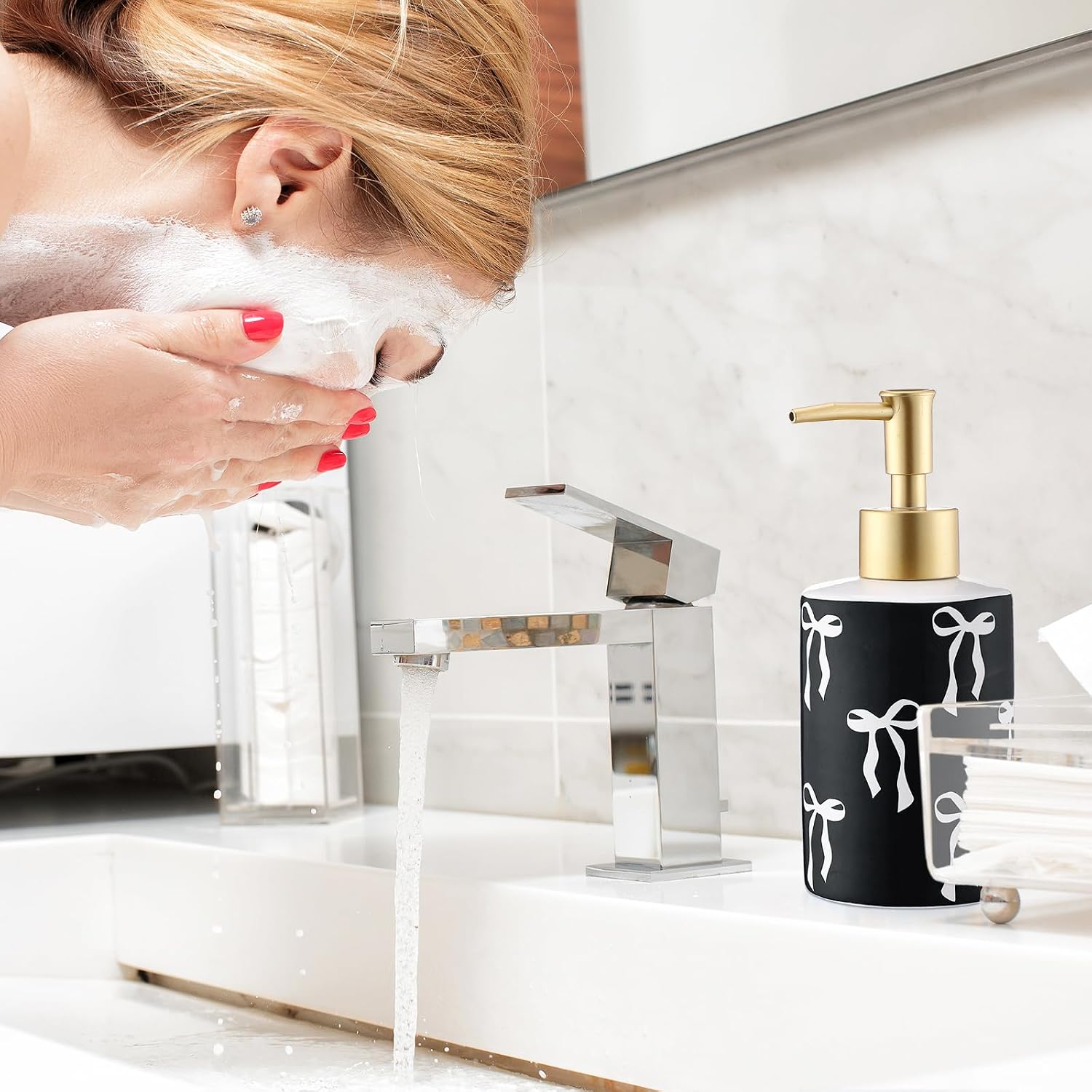 Reallnaive Black Bow Soap Dispenser Bathroom Decor Cute Coquette Hand Soap Dispenser with Pump Rust Proof Refillable Ceramic Lotion Bottle Preppy Accessories for Countertop Kitchen Decor