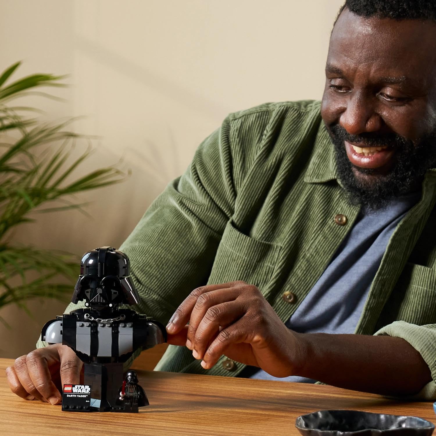 LEGO Star Wars 75439 Darth Vader Büste - Modellbau für Erwachsene - inkl. sammelbarer Minifigur mit rotem Lichtschwert - Geschenkidee für Fans von Eine Neue Hoffnung