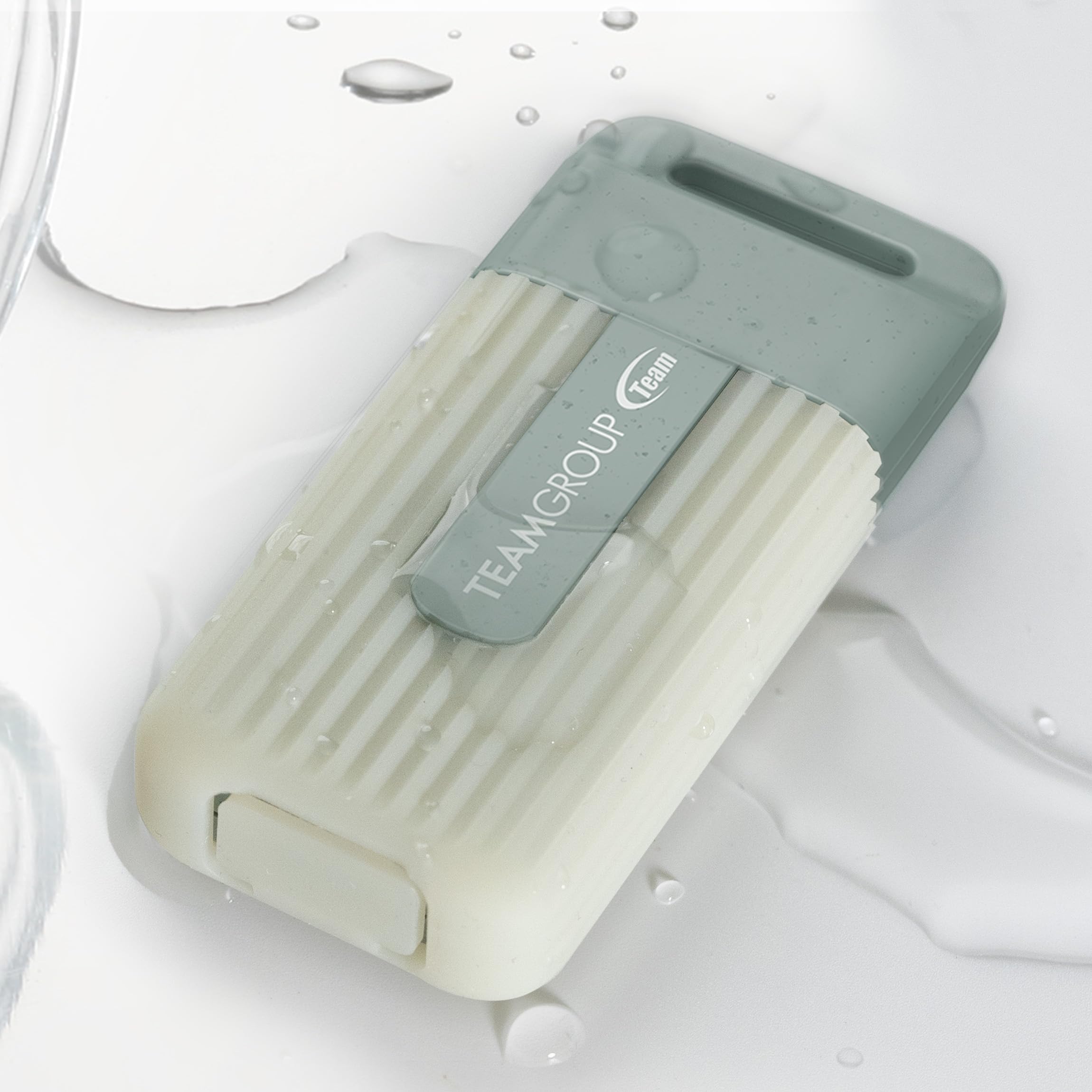 TEAMGROUP PD20 ECO Tragbares externes Solid-State-Laufwerk, SSD-Laufwerk, 4 TB, Lesegeschwindigkeit bis zu 1000 MB/s, USB 3.2 Gen2x1 Typ-C, wasserdicht, staubdicht, IP54, TPSEG4004T0C102