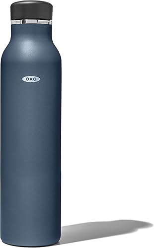 OXO Strive - Botella de agua aislada de 24 onzas con tapa estándar, cobalto oscuro OXO Strive - Botella de agua aislada de 24 onzas con tapa estándar, cobalto oscuro