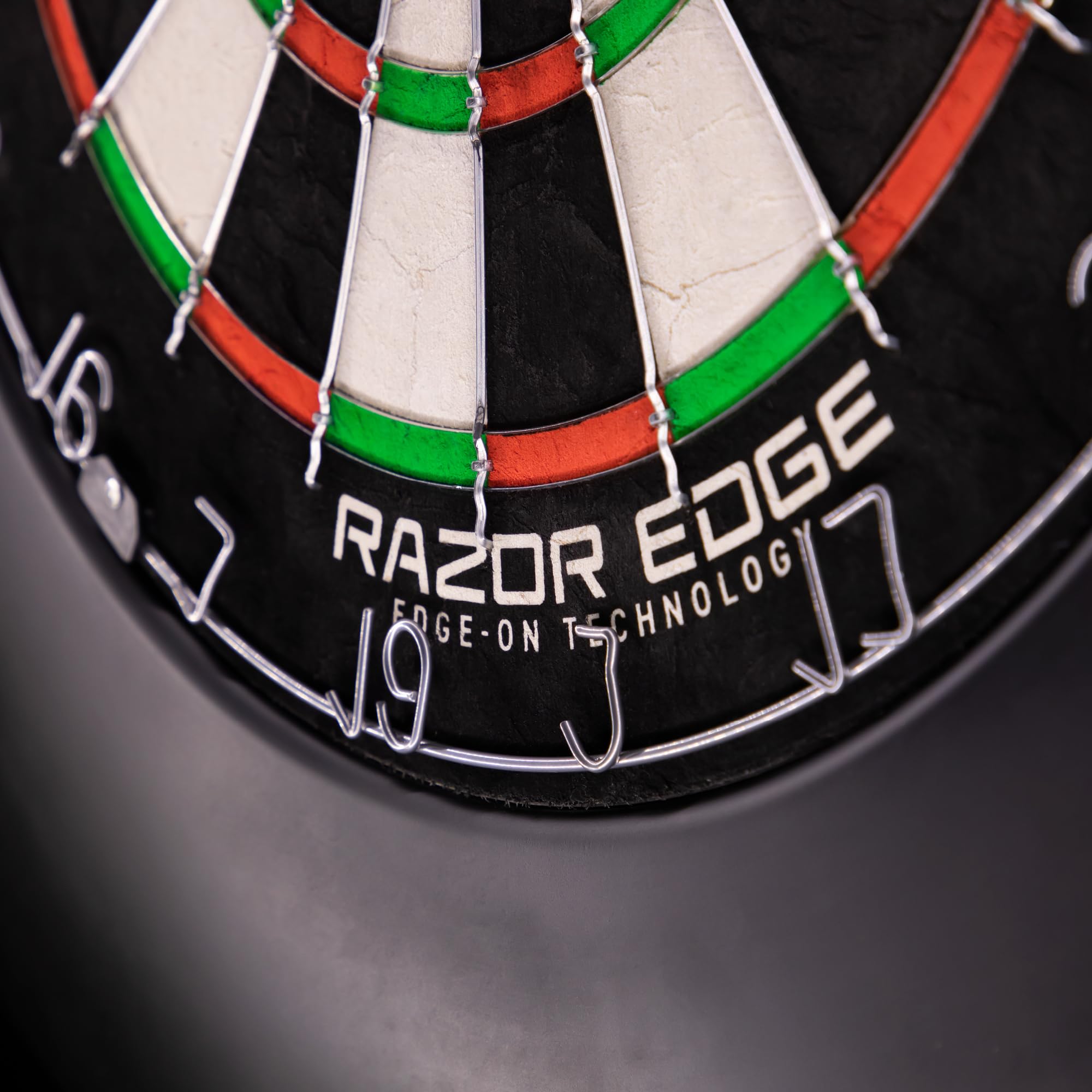 Red Dragon RazorEdge Cible de fléchettes en Poils de qualité Professionnelle approuvée par Tournoi