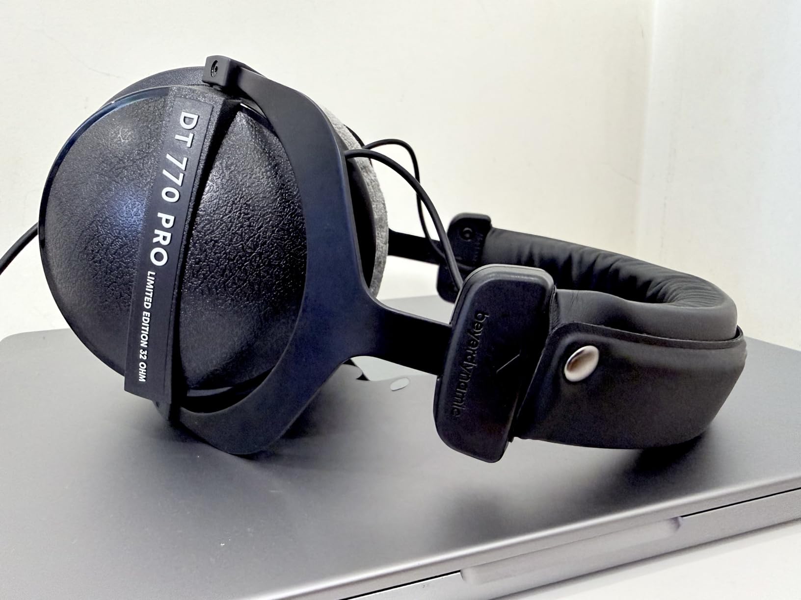beyerdynamic DT 770 Pro (32 Ohm), Closed-Back Studio India | Ubuy
