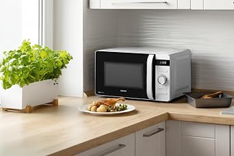 Microwave with 8 simple programs, volume 17 l, 800 W, white