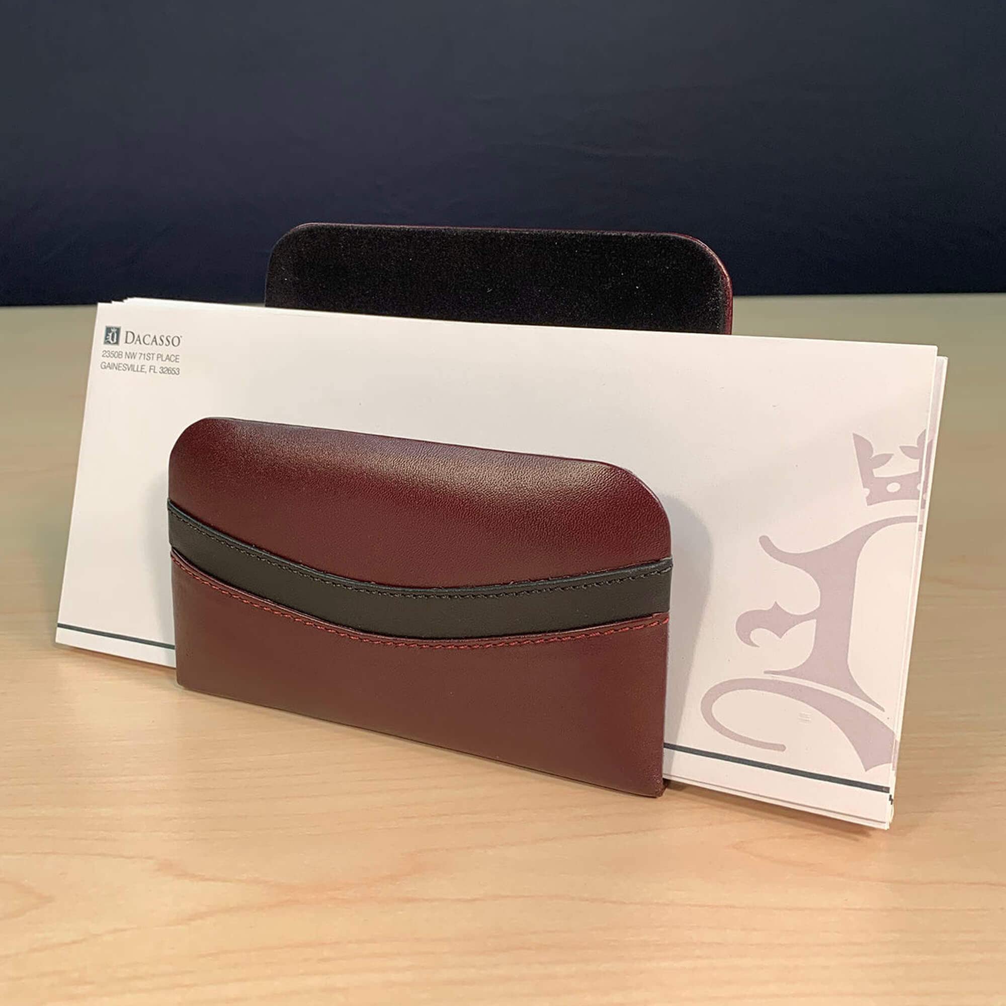 Dacasso 8-teiliges Schreibtischzubehör-Set aus Leder mit schwarzem Rand, Schreibunterlage, Unterlage und Schreibtisch-Organisations-Essentials – Executive Decor und Oberflächenschutz