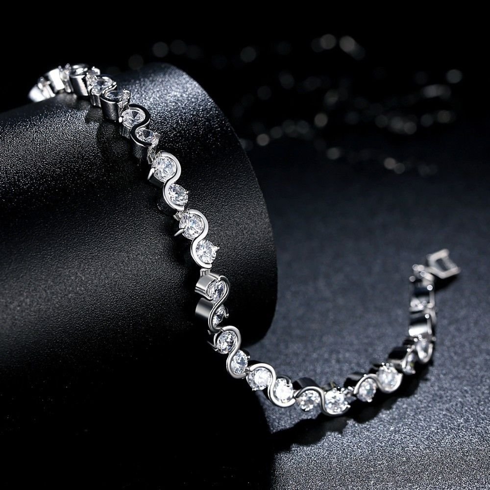 Kim Johanson Damen Schmuckset *Laura* in Silber I Halskette mit Anhänger & Ohrringen aus 925 Sterling Silber I Armband rhodiniert I Mit weißen Kristallen besetzt inkl. Schmuckbeutel