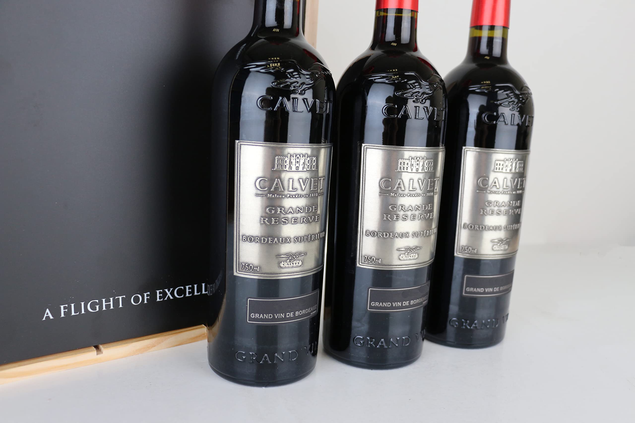 Calvet - Coffret cadeau de 3 bouteilles de vin rouge Grande Réserve, Bordeaux Supérieur en caisse bois (3 x 0.75 L)