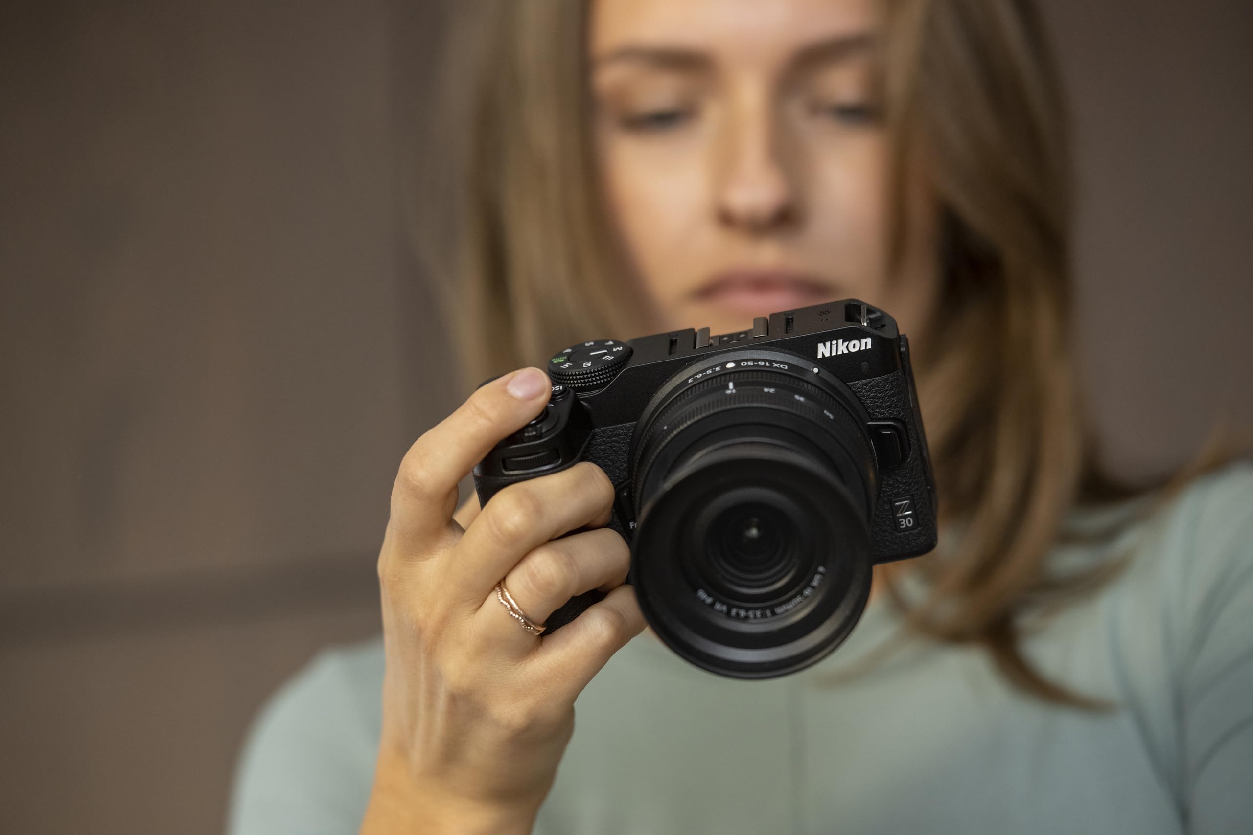 Nikon Z30 + Z DX 16-50+50-250 VR + Lexar SD 64GB 800x Fotocamera Mirrorless, CMOS DX 20.9 MP,LCD Angolazione Variabile,Registrazione fino a 125min, Video 4K,Nero, [Nital V.I.P.: 6 anni di garanzia]