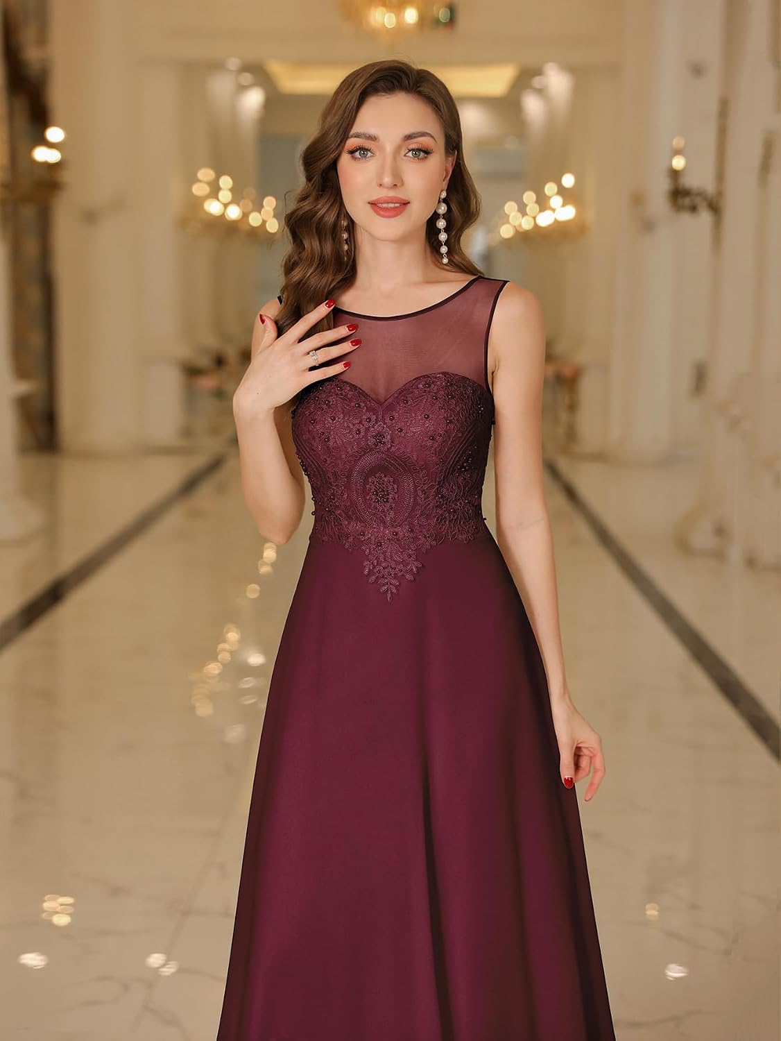 Women's Crew Neck Bridesmaid Dresses Sleeveless Lace Appliques Beaded Chiffon Long Formal Dress