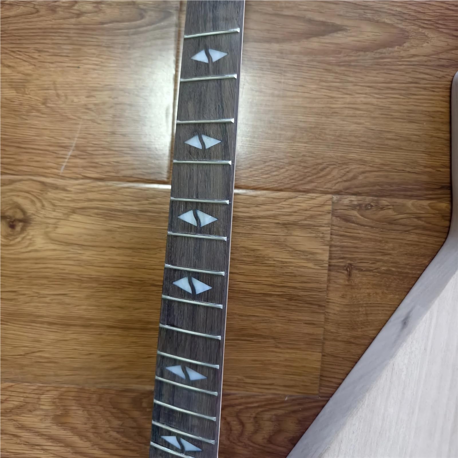 DIY Explorer E-Gitarren-Bausatz, Ahornhals, Mahagoni-Korpus, Gitarrenbausatz