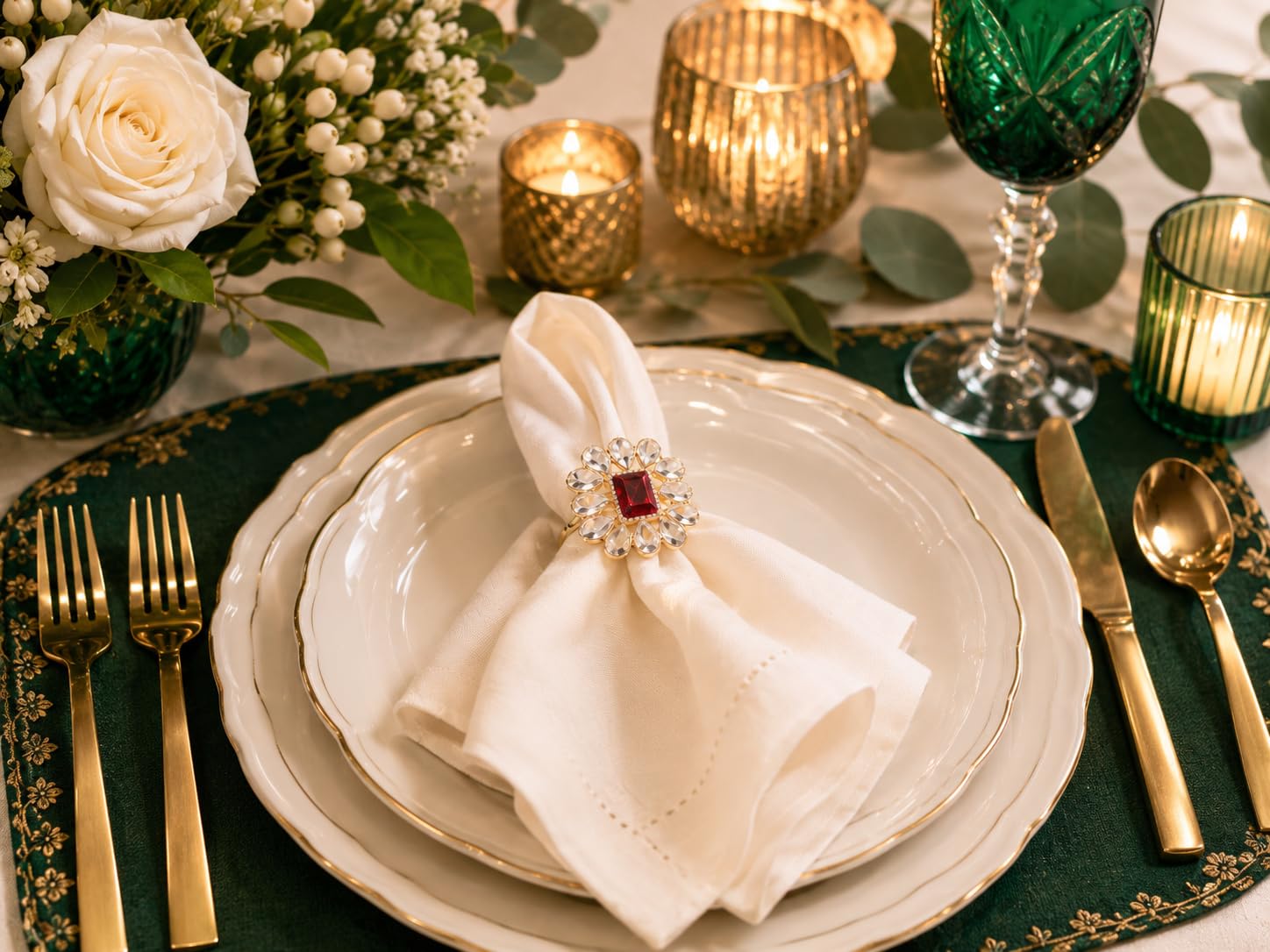 Lot de 12 magnifiques ronds de serviette faits à la main - Motif floral - Strass de couleur dorée - Pour fête, table à manger
