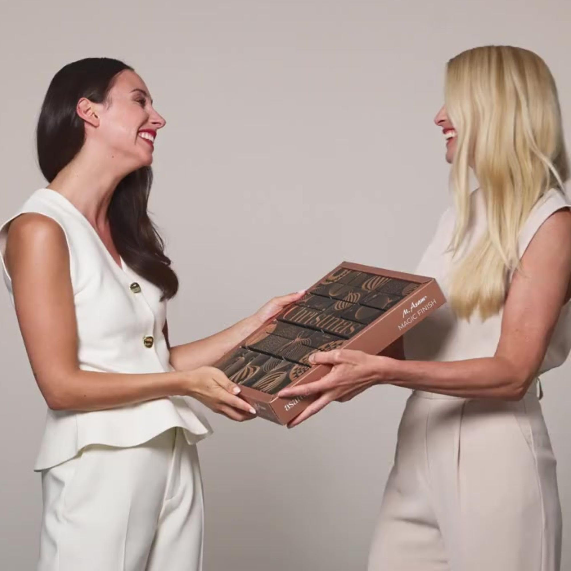 M. Asam MAGIC FINISH Adventskalender 2025 – Adventskalender im Wert von 212 €, mit 24 Beauty-Überraschungen, Kosmetikadventskalender für Frauen, Weihnachtskalender Make-up
