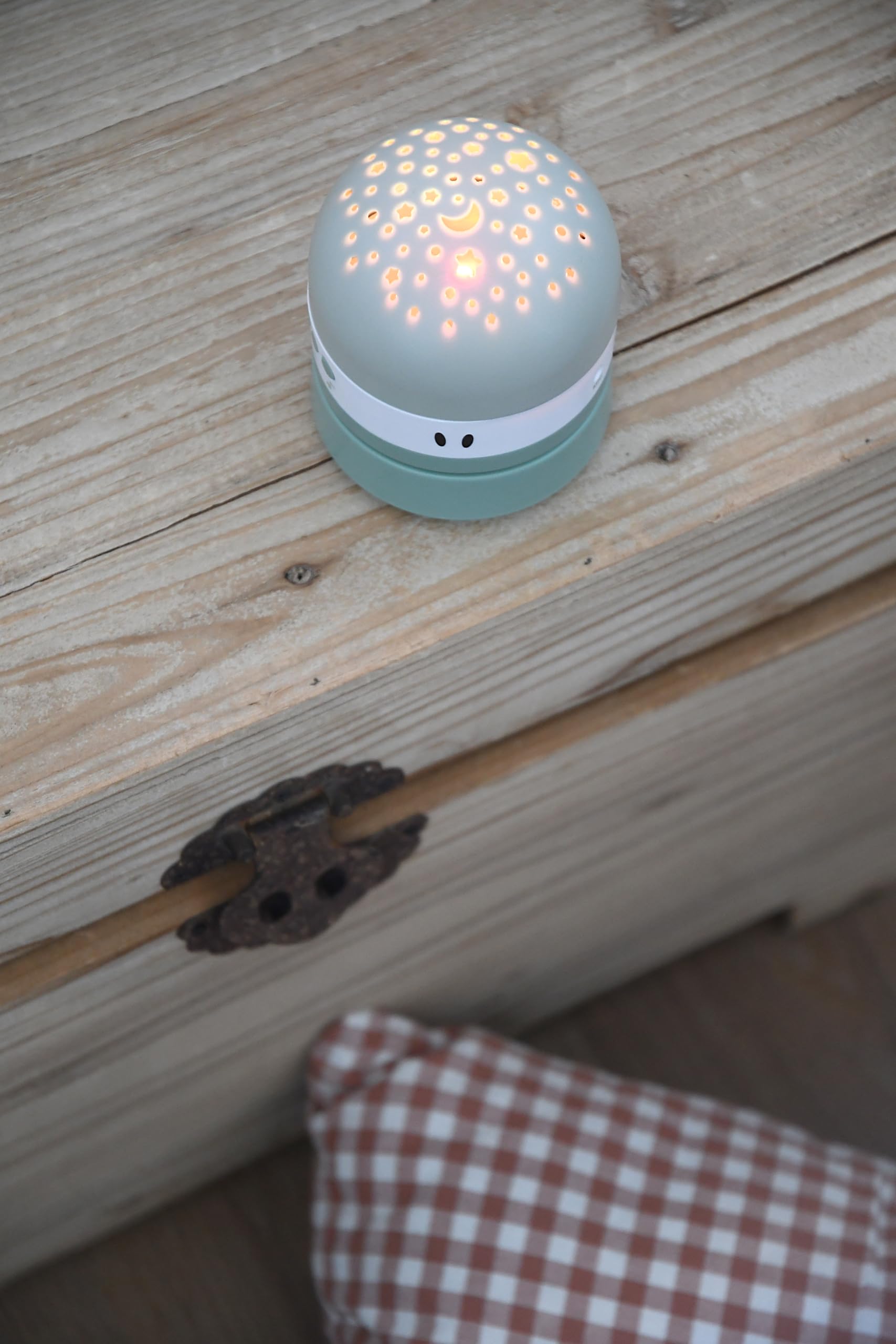 BÉABA, Veilleuse Bébé avec Ciel Étoilé 3 Couleurs, 9 Sons Relaxants (4 Nature, 4 Berceuses,1 Bruit Blanc), Détecteur de Pleurs, Autonomie 100h, Recharge USB, Transportable, Pixie Projector, Vert Sauge