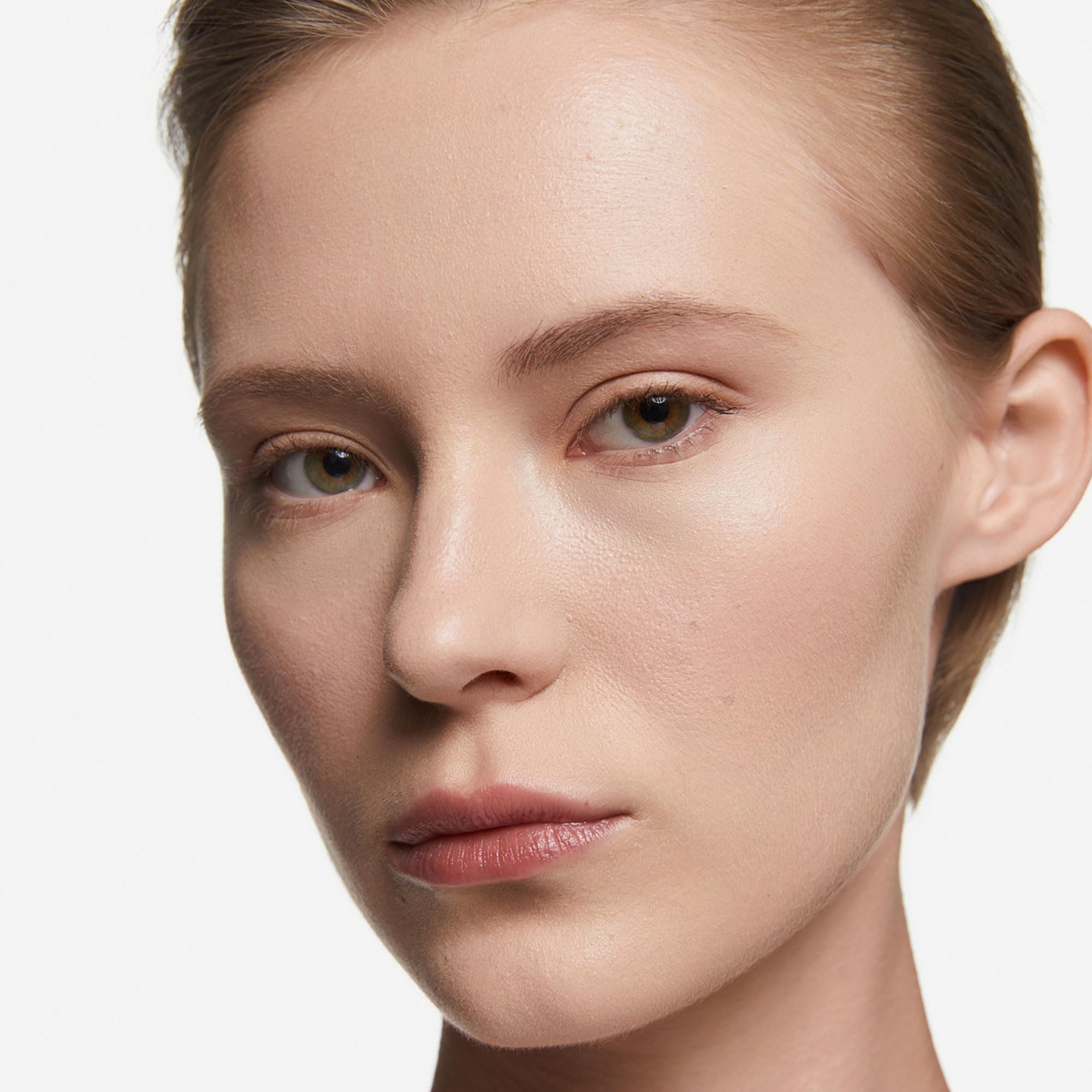 Base de maquillaje iluminadora Inglot con beneficios para el cuidado de la piel | Protección solar | Fórmula vegana | Base de maquillaje facial con FPS 50 para el cuidado de la piel | 30 ml 304 Beige