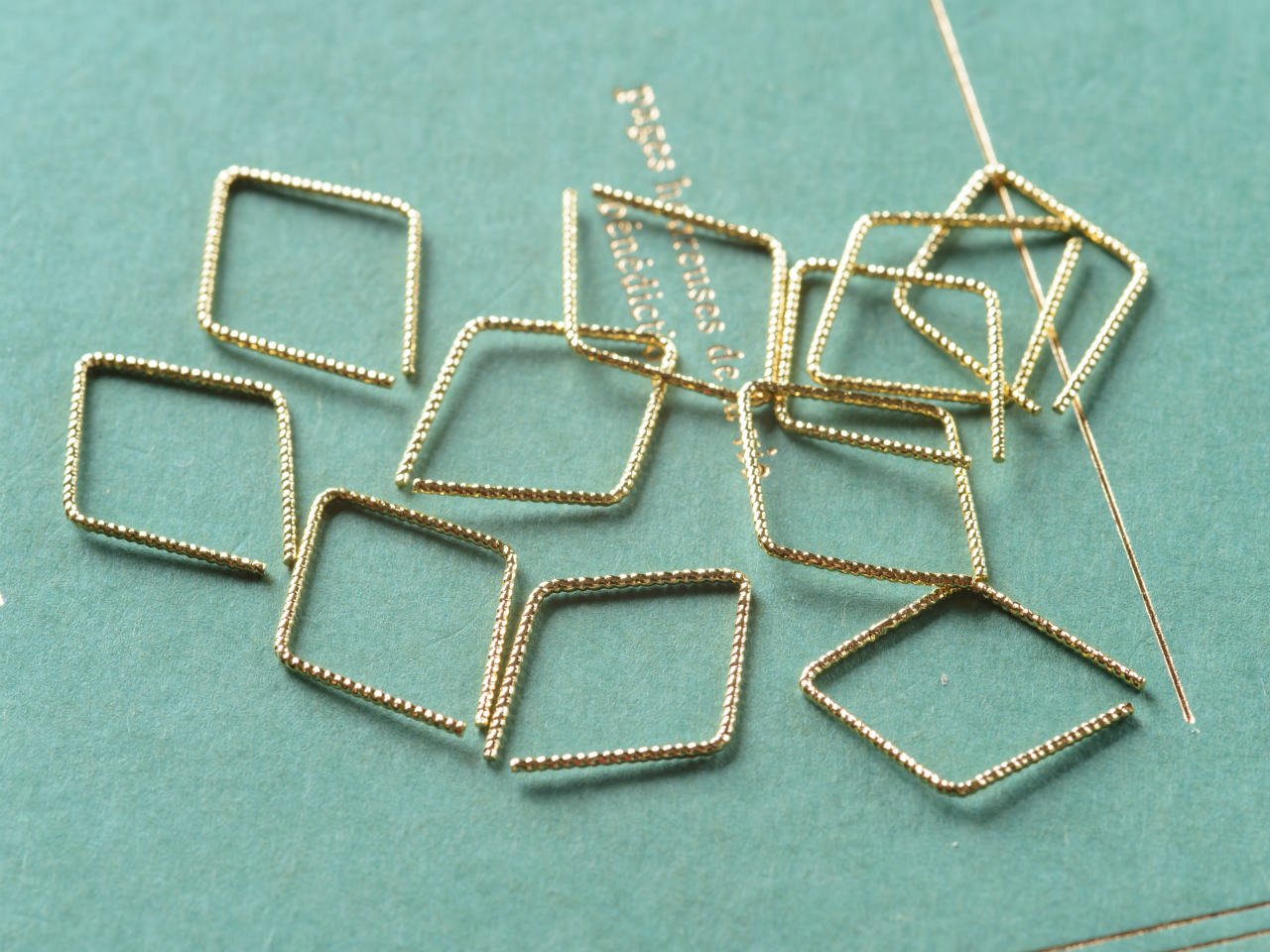 Amazon | 国内本金メッキ製フレームパーツひし形(約23x18mm) 約10個