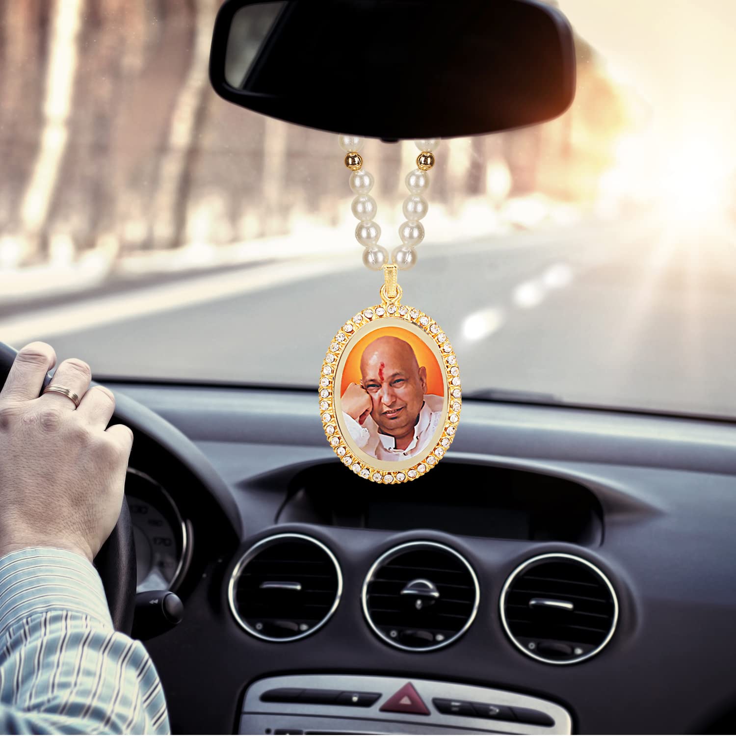 Indo Trends Global GuruJi Swaroop Photo Car Hanging | Blessing Shukrana Jai Guruji Swaroop - GR-1009, Design 3