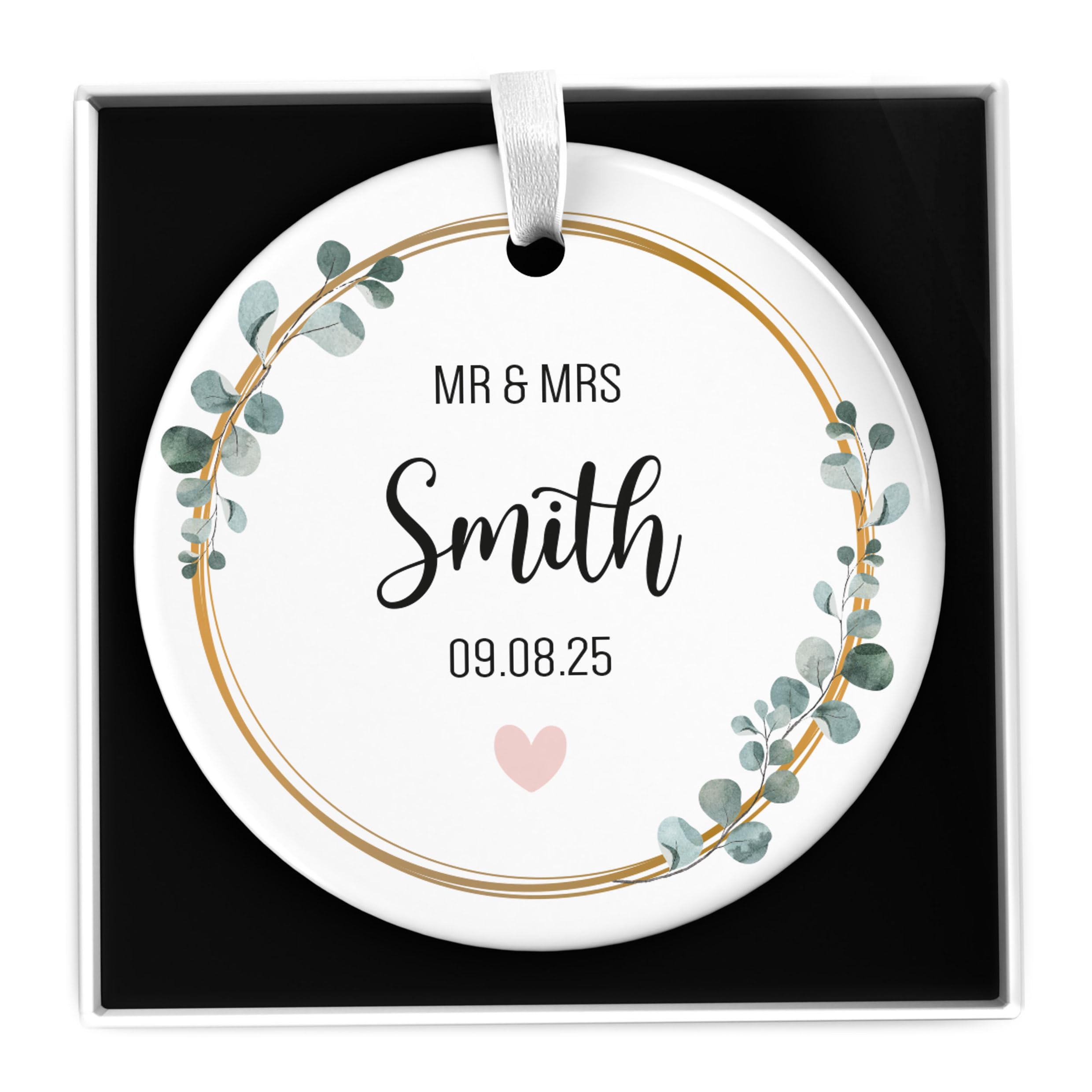 Beecreative Personalised Mr & Mrs Wedding Gift - Mr and Mrs Gift For Husband and Wife - Ceramic Heart Or Circle Keepsake - With Gift Box