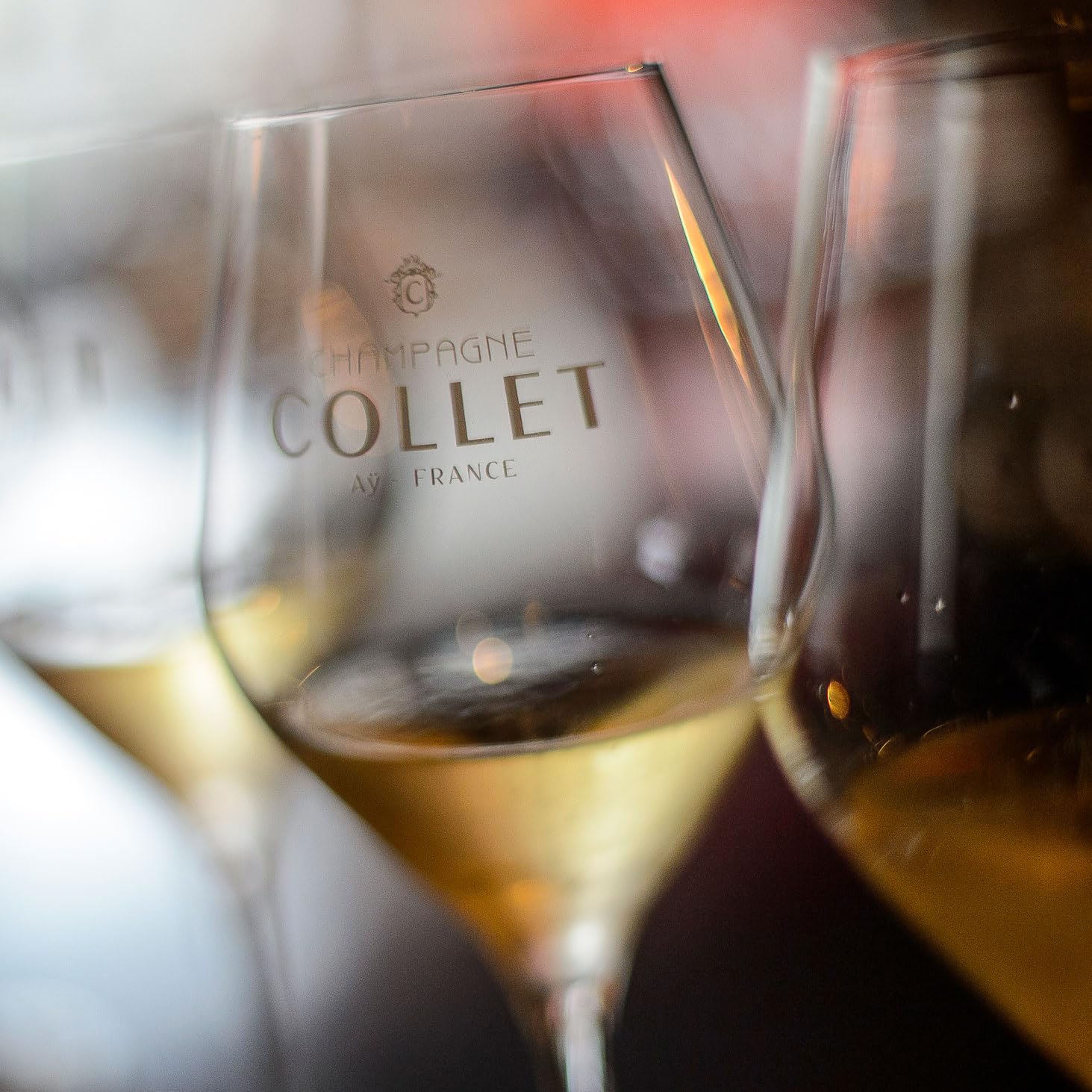 Champagne Collet Esprit Couture Millésime 2015 Astucciato 75 cl – Cuvée 60% Chardonnay, 40% Pinot Nero, 7 anni affinamento, dosaggio 7 g/L - Simbolo del savoir-faire della Maison - 12,5% vol.