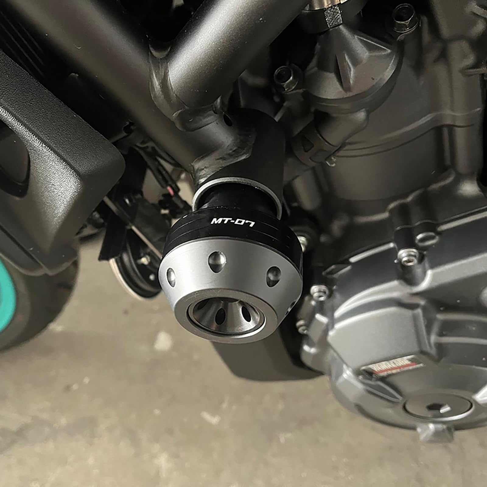 MOWOK 2 pezzi Tamponi Paratelaio Moto Accessori per MT07 MT 07 MT-07 TRACER 2021 2022 2023 2024 2025 MT07 FZ07 2014-2020 Protezioni del Anticaduta protezione
