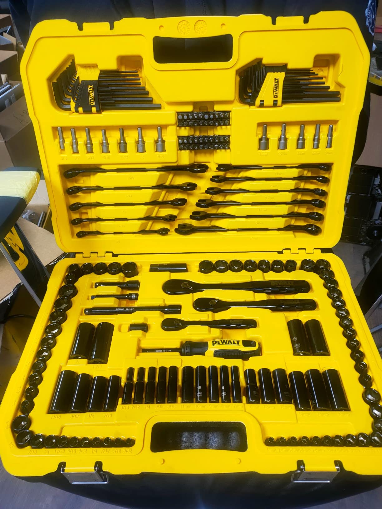 33/mo Finance Dewalt DWMT45184 Black Chrome 184piece Mechanics Tool