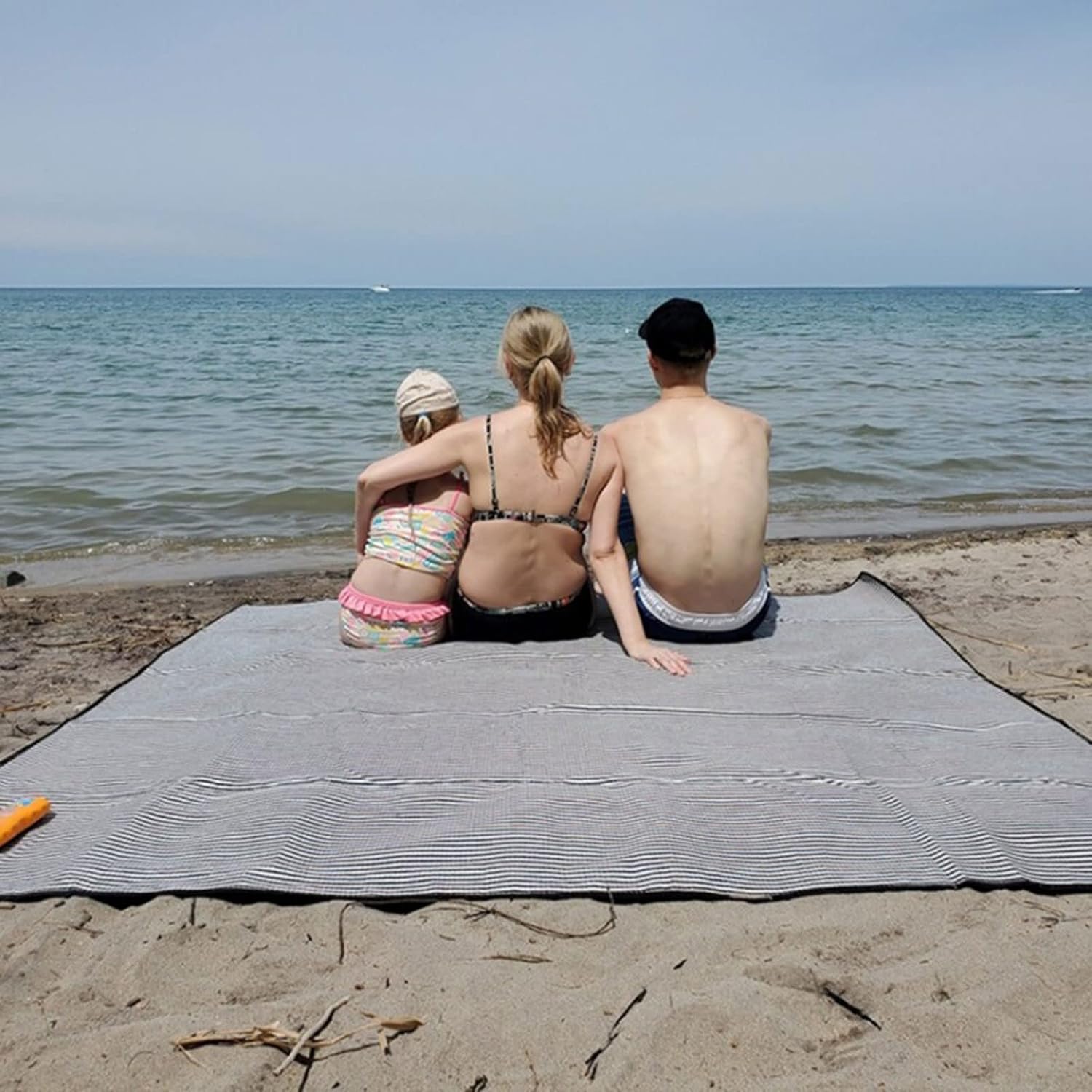 Beach Blankets Portable Outdoor Camping Picnic Blanket Waterproof Moisture Proof Camping Mat for Hiking Climbing Foldable Handy Beach Blanket