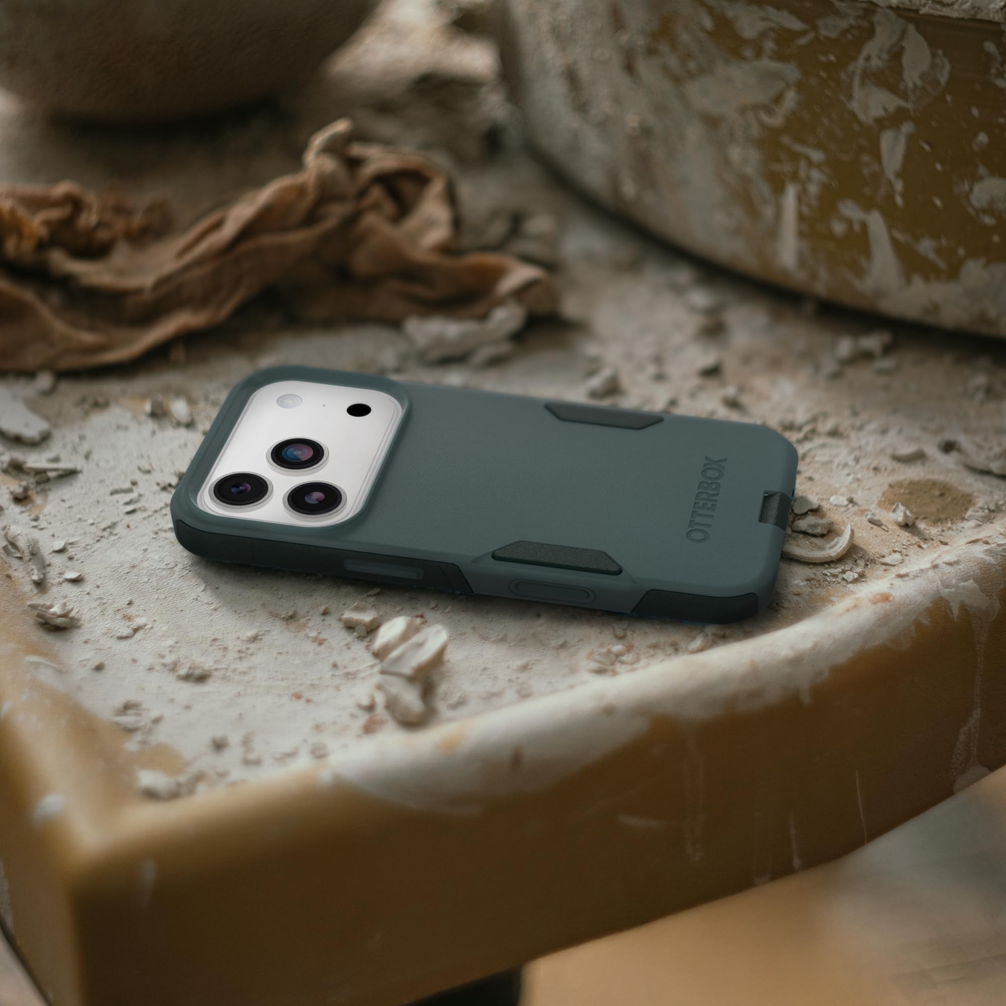 Amazon.com: OtterBox iPhone 17 Pro Commuter Series Case - Black