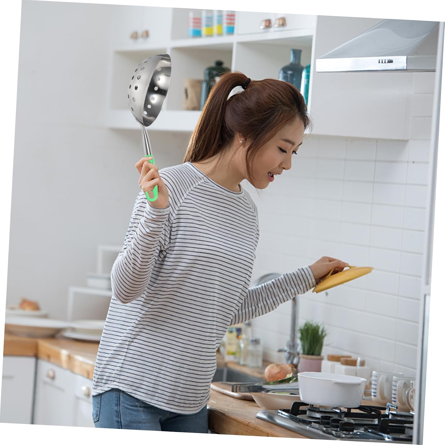 Heat Resistant Stainless Steel Slotted Serving Spoon with Ergonomic Handle Portable Kitchen Strainer for Noodles Pasta Vegetables and Hot Foods Colander Utensil for Random Color