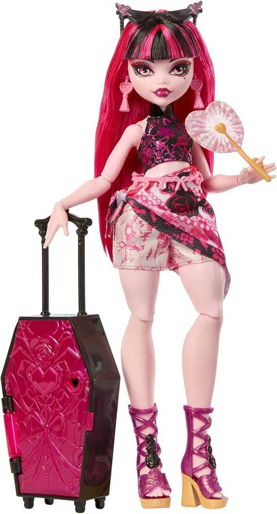 Monster High Skulltimate Secrets Draculaura Doll and Accessory Set Destination: Gore-geous Oasis with Case and Over 19 Accessories Including Clothing JDR50