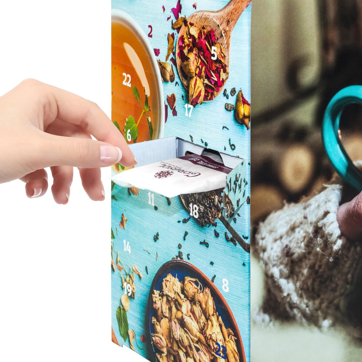 Premium Tee-Adventskalender 2025 mit 24 weihnachtlichen Gourmet-Teesorten, 223 g loser Tee, Geschenk-Idee für Frauen