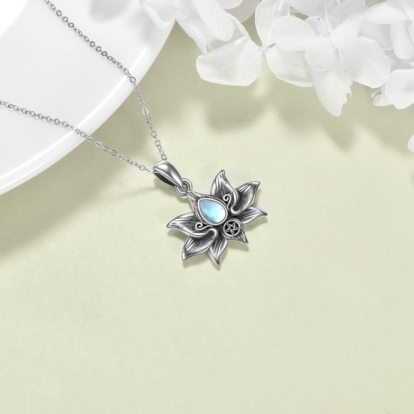 AXELUNA Collar de flor de loto de plata de ley con colgante de triple luna, diosa de loto, joyería para mujeres y hombres, cumpleaños, plata de ley, circonita, Plata esterlina,