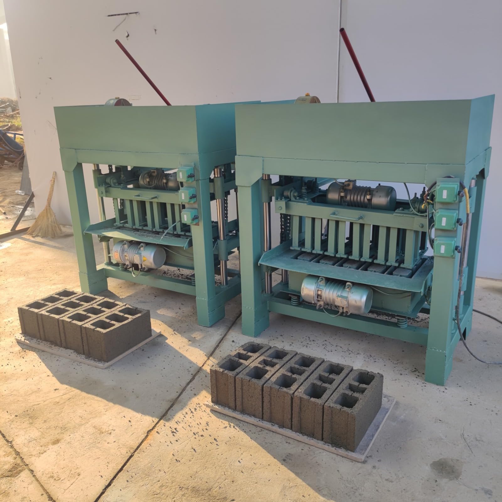 Fabricante de bloques de hormigón de núcleo hueco para constructores y renovaciones de viviendas