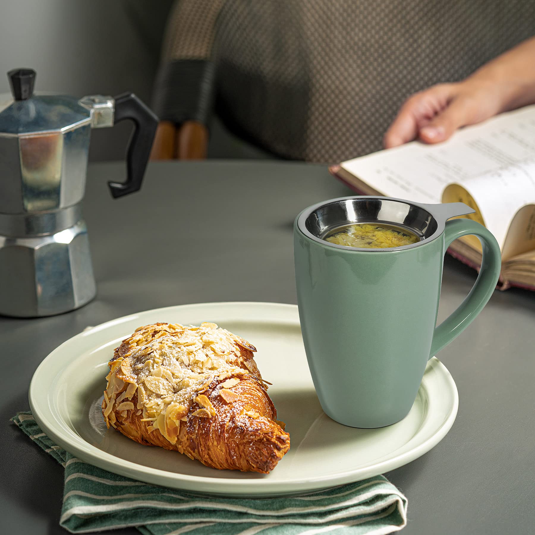 ComSaf Taza de té de cerámica con infusor y tapa, taza de porcelana grande de 16 onzas con filtro de té para hojas sueltas de té/bolsa de té, taza de té para oficina, hogar, verde