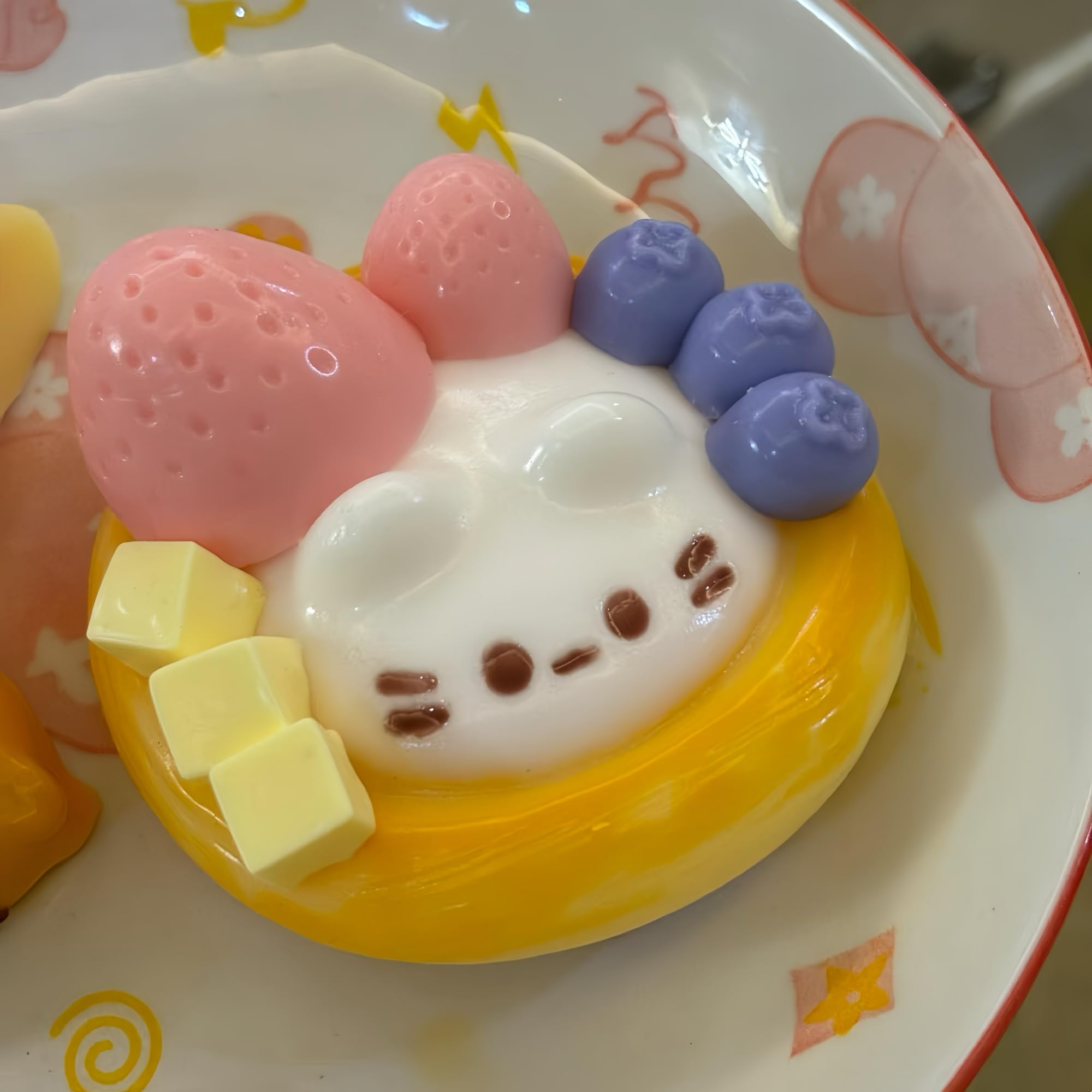 Amazon | スクイーズ 子猫のいちごエッグタルト おもちゃ 反発 【新