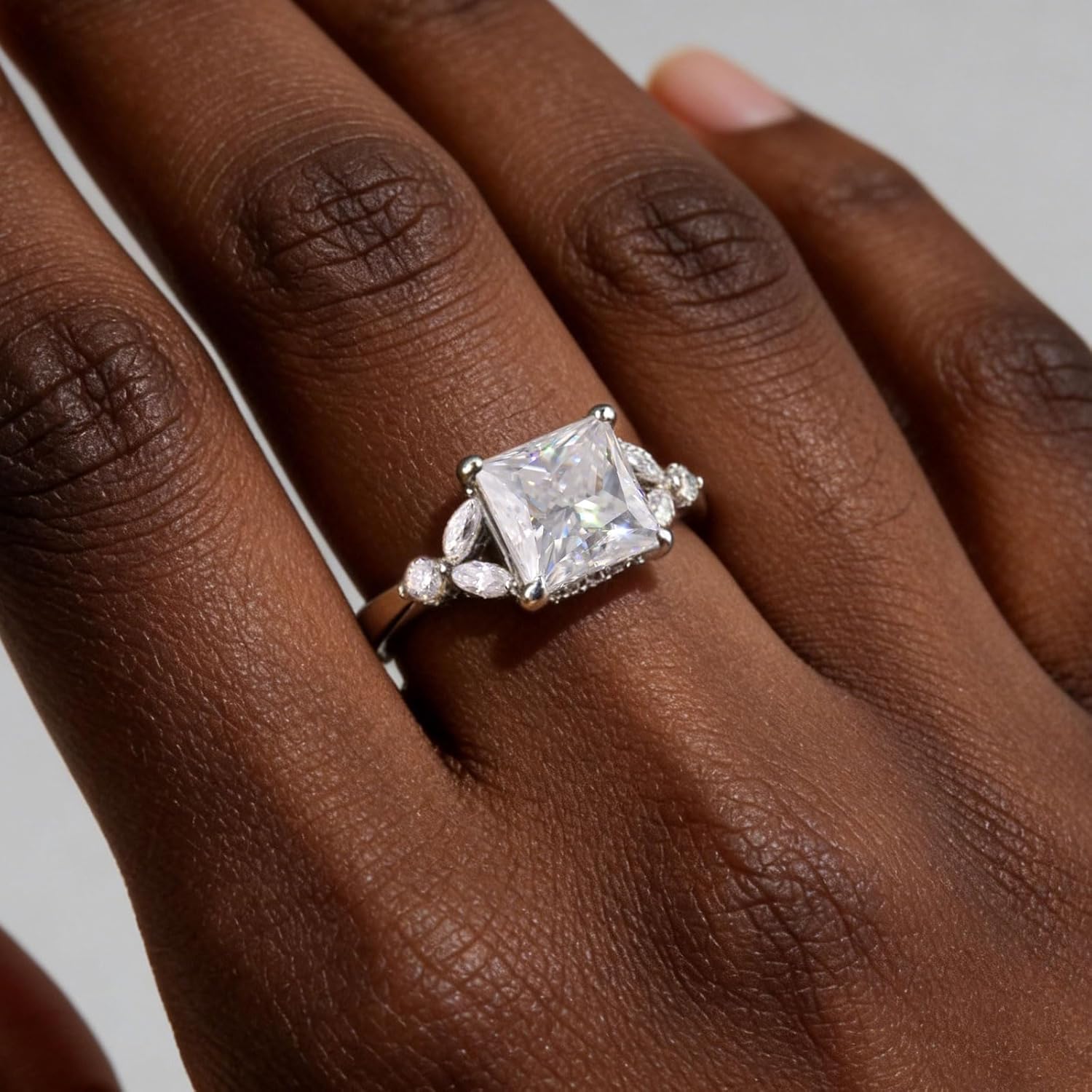 D Colors VVS1 Moissanite Engagement Rings for Women 925 Sterling Silver Oval Cut Wedding Rings for Her Eternity Size 5-10