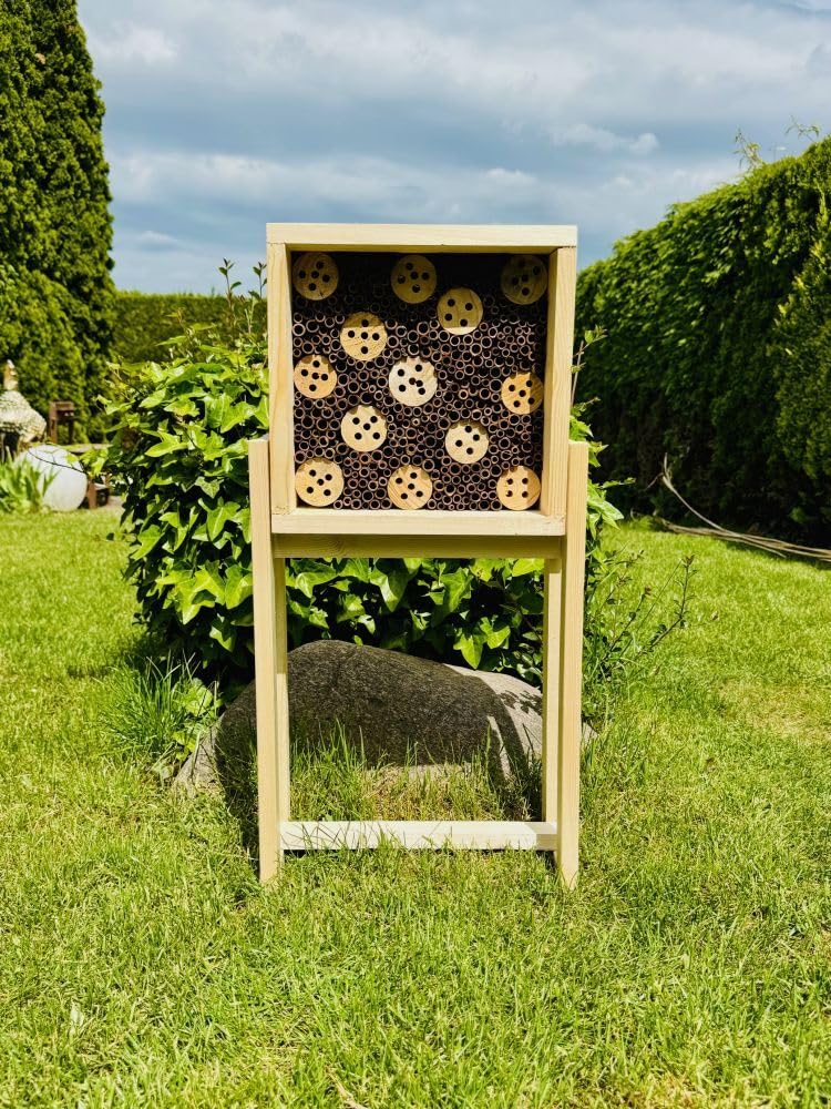 Casetta per insetti da giardino in legno naturale con supporto