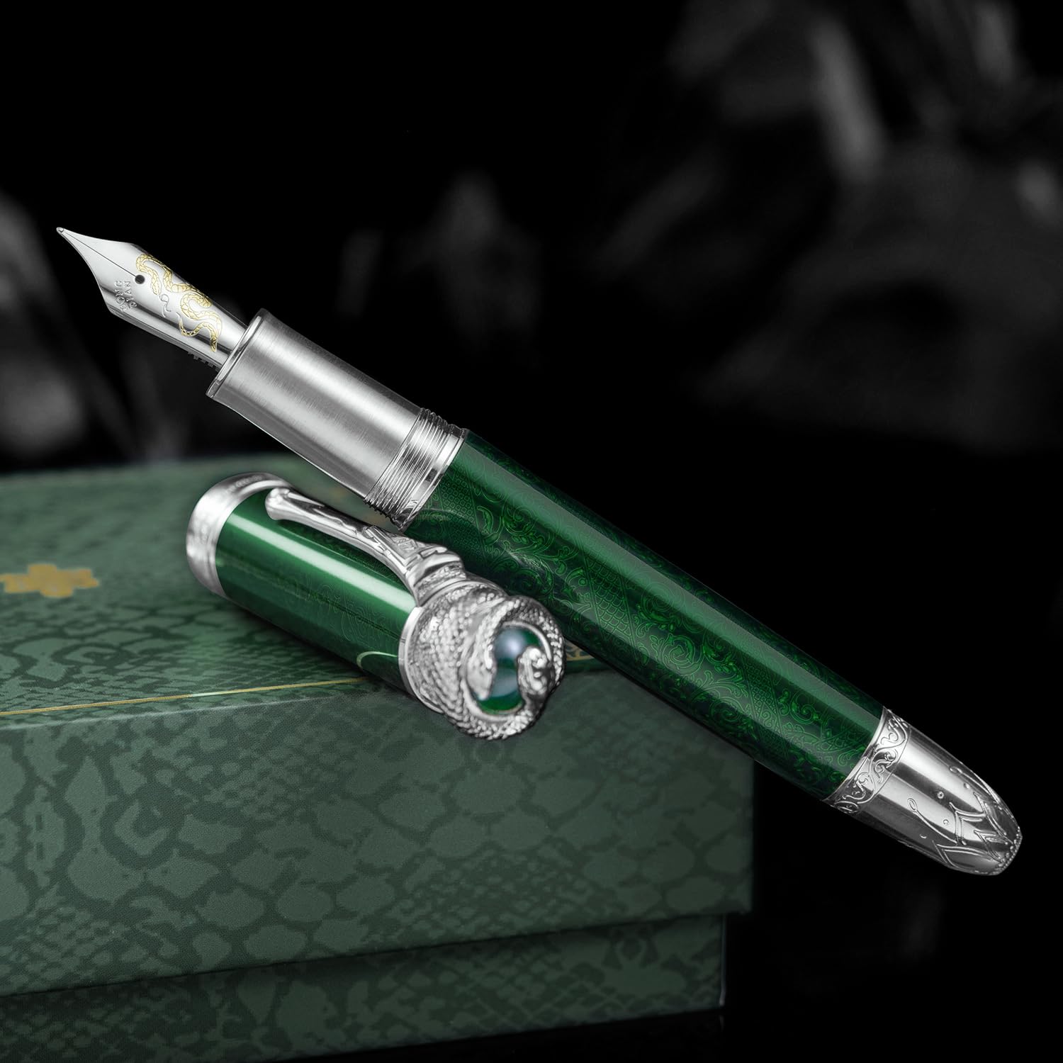 HONG DIAN N25 Stylo plume à piston, pointe extra fine, design stéréoscopique sculpté avec étui en métal (vert émeraude)